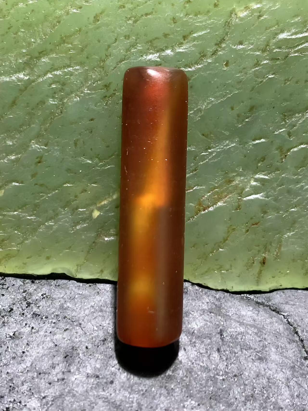 精美高玉化酒红色缠丝玛瑙随形直桶，桶珠一颗，