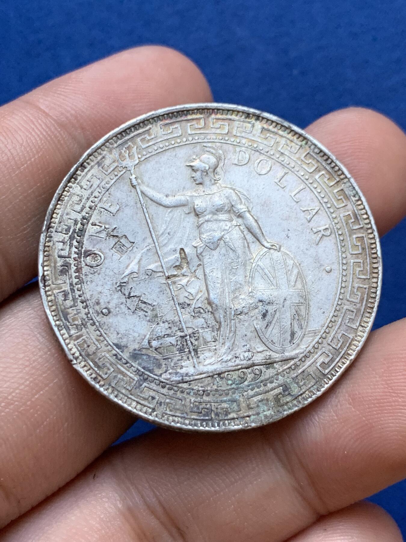 《竞宝斋》第398场 周日，周一，2场连拍 （全场包邮） 英国 1899 站人银币 带戳 整体状态不错
