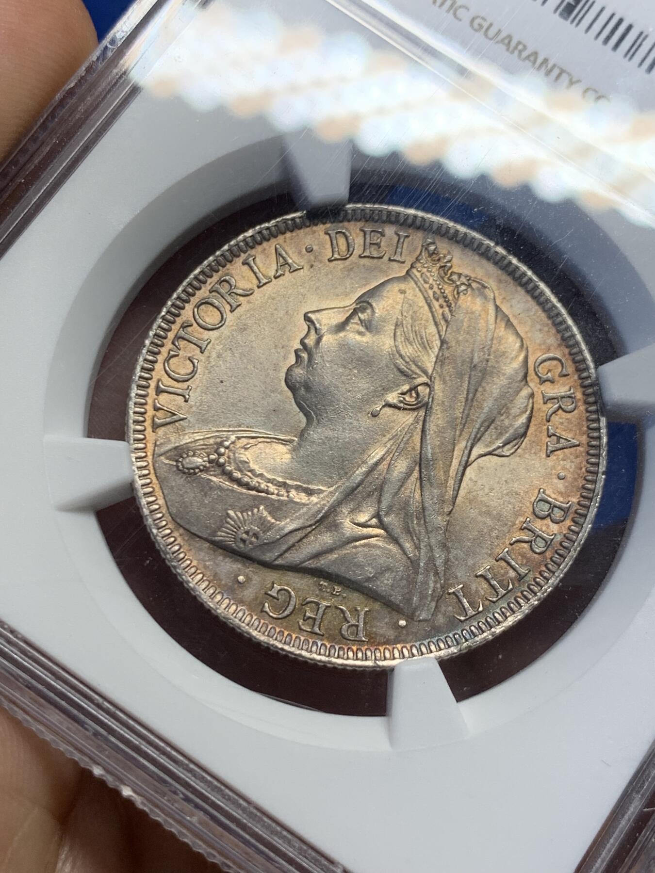 《竞宝斋》第398场 周日，周一，2场连拍 （全场包邮） NGC UNC 英国1897年维多利亚披纱半克朗银币 五彩包浆 细节极好