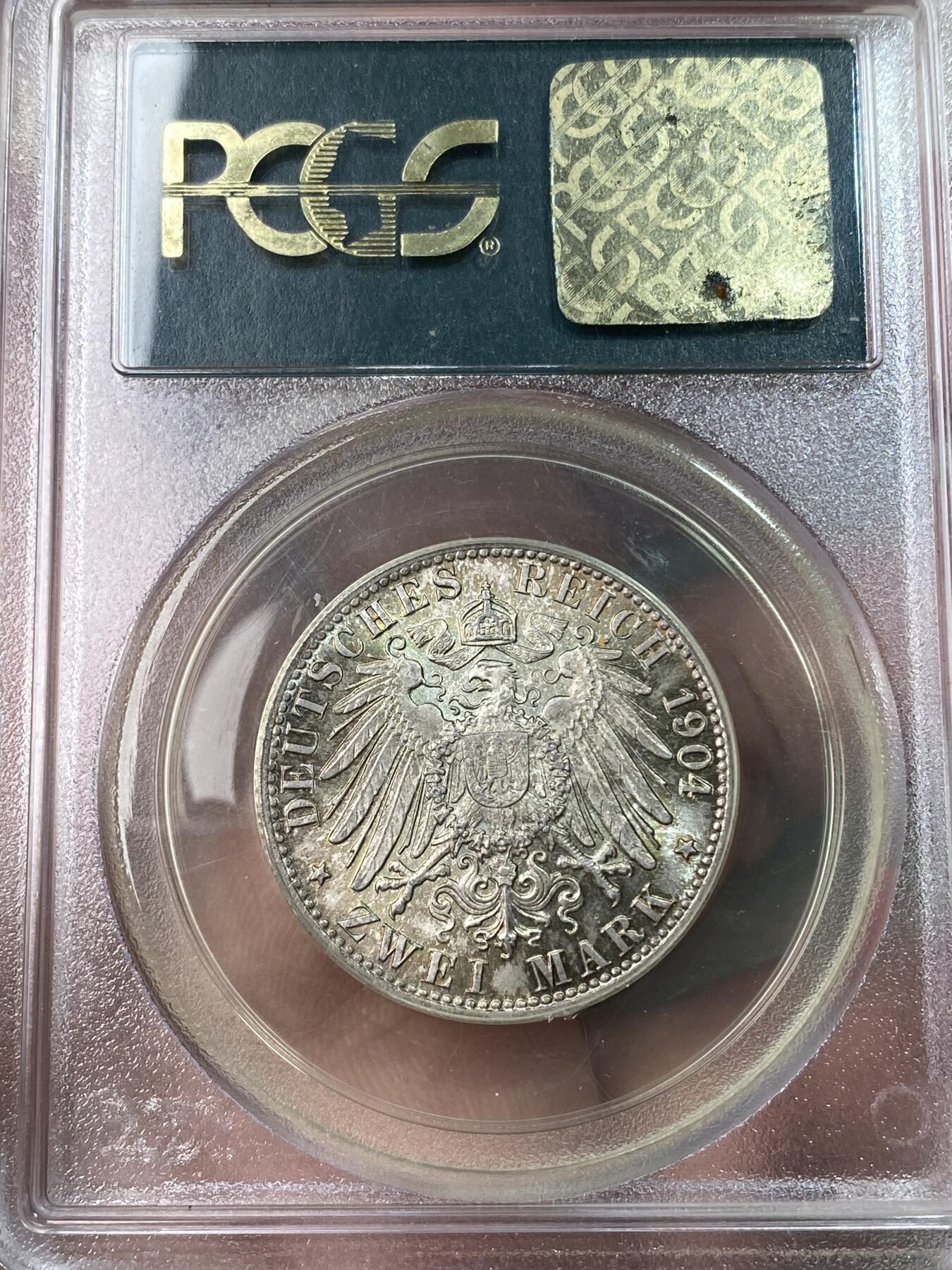 万国钱币拍卖第049期（万国夏季大拍） PCGS MS67 1904年德国不莱梅双狮护匙长翅流通2马克 典雅PC古董老绿盒 五彩包浆沁人心脾 顶级GEM品质