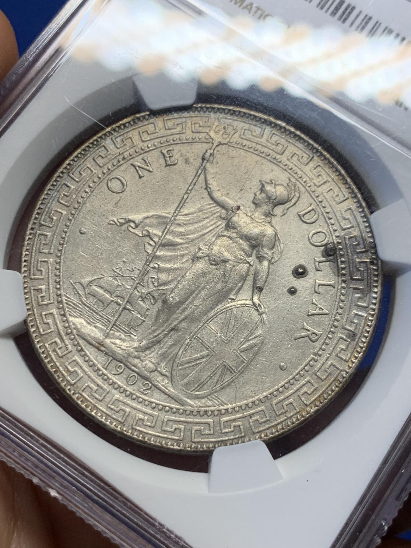 《竞宝斋》第398场 周日，周一，2场连拍 （全场包邮） NGC AU 1902B站洋一元 经典品种大银币 带包浆的少见 性价比很高 投资收藏都适合 细节见图