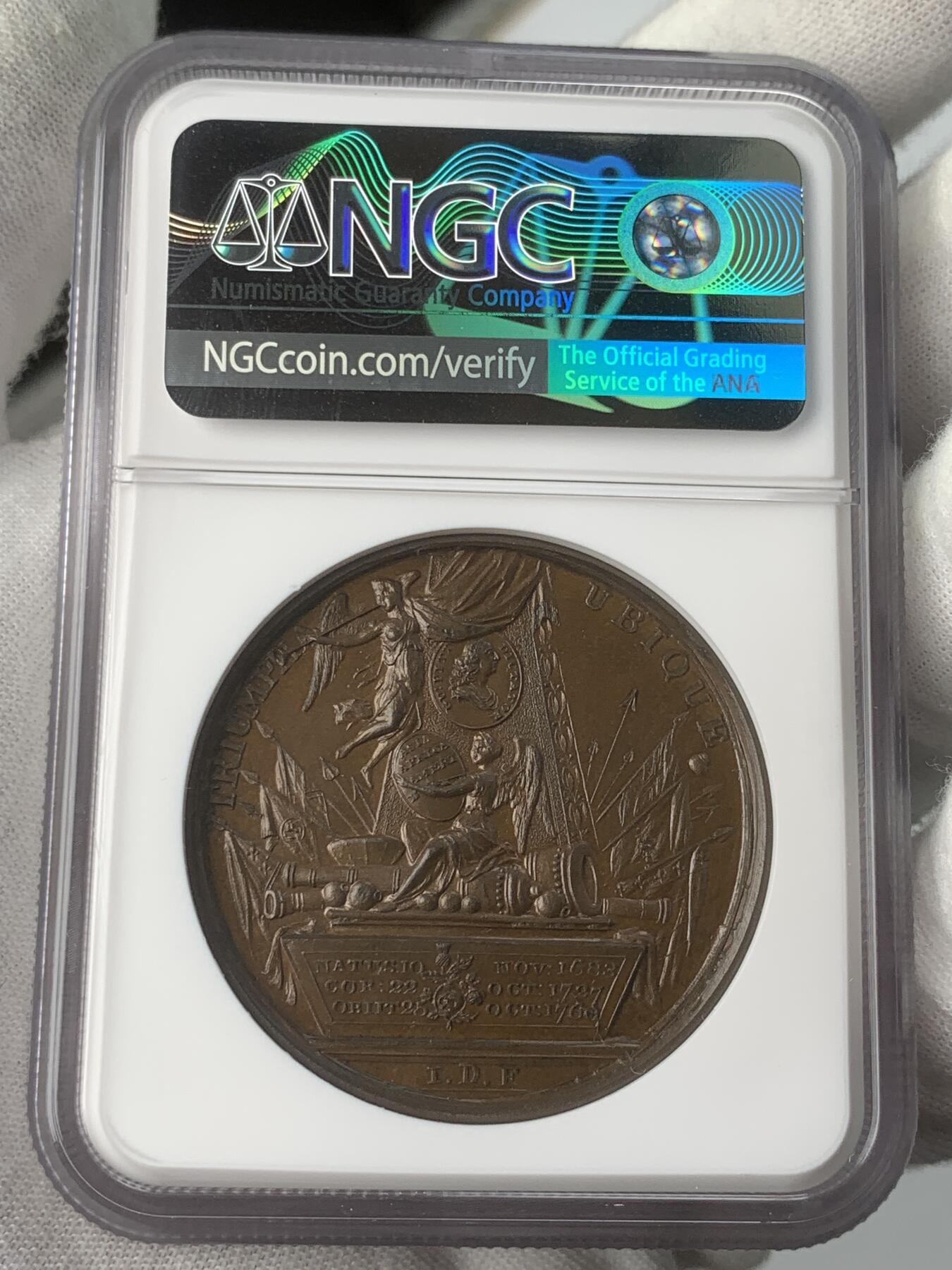 掌中浮雕-藏着的欧洲第031场 NGC MS64 : 1760年向英王乔治二世致敬纪念章。是Dassier继英王系列章的后续作品，41mm，目录编号Eimer 681，Eimer 参考价目录EF 220镑。