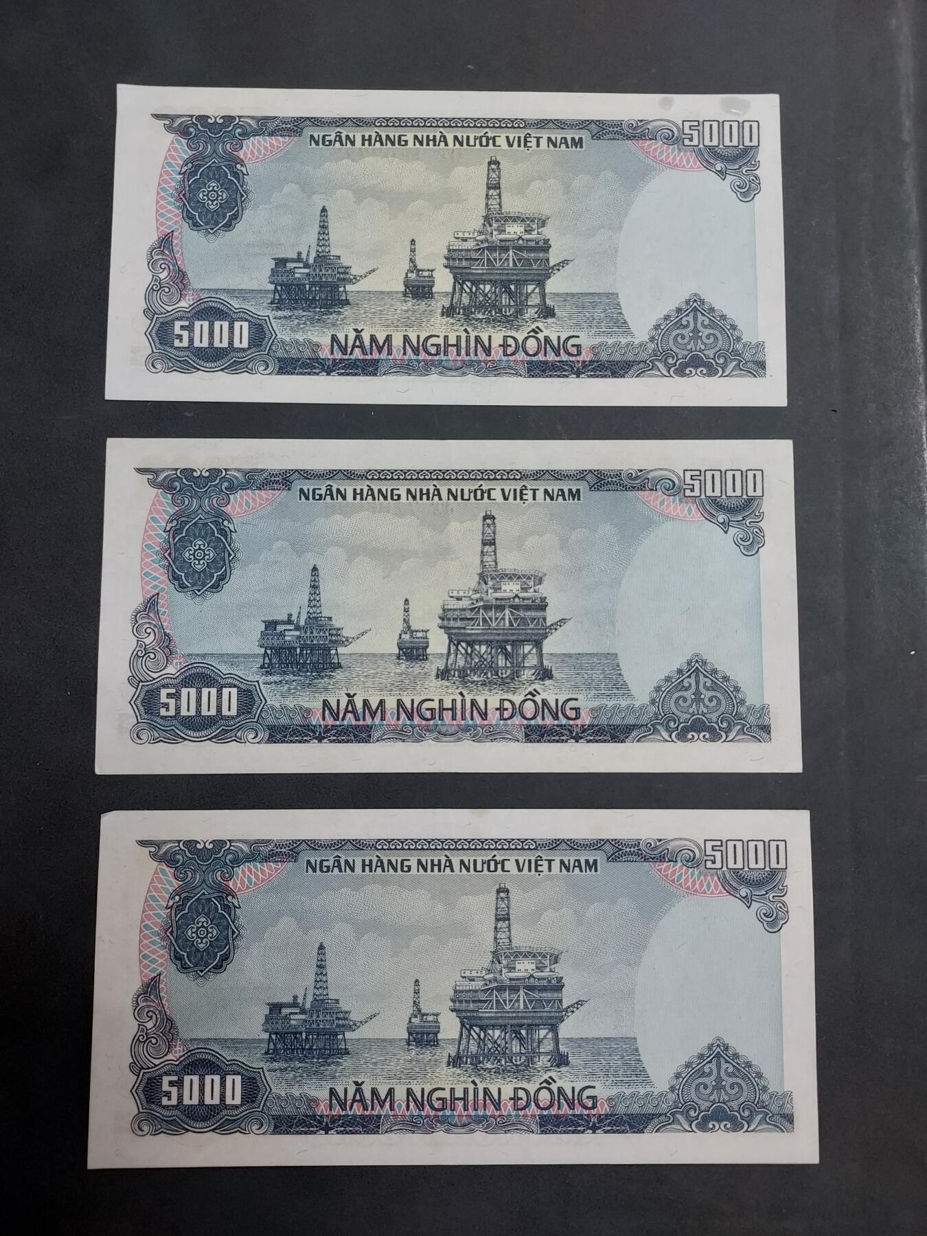 博彦收藏   7月23日 8点钱币专场 越南5000盾3张 AU-UNC 9-9.5品