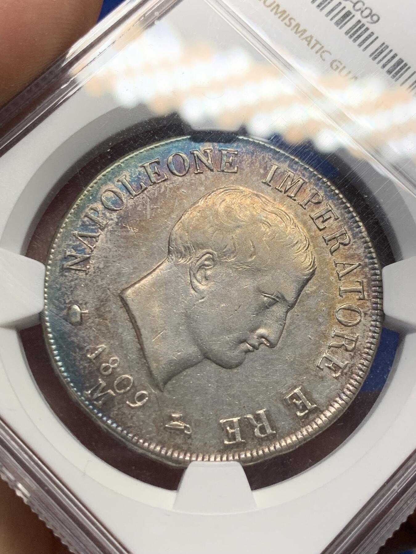 《竞宝斋》第398场 周日，周一，2场连拍 （全场包邮） NGC AU55 法占意大利1809M拿破仑皇帝纹章5里拉大银币，同版首年，比后期年份少见很多 五彩包浆极美状态