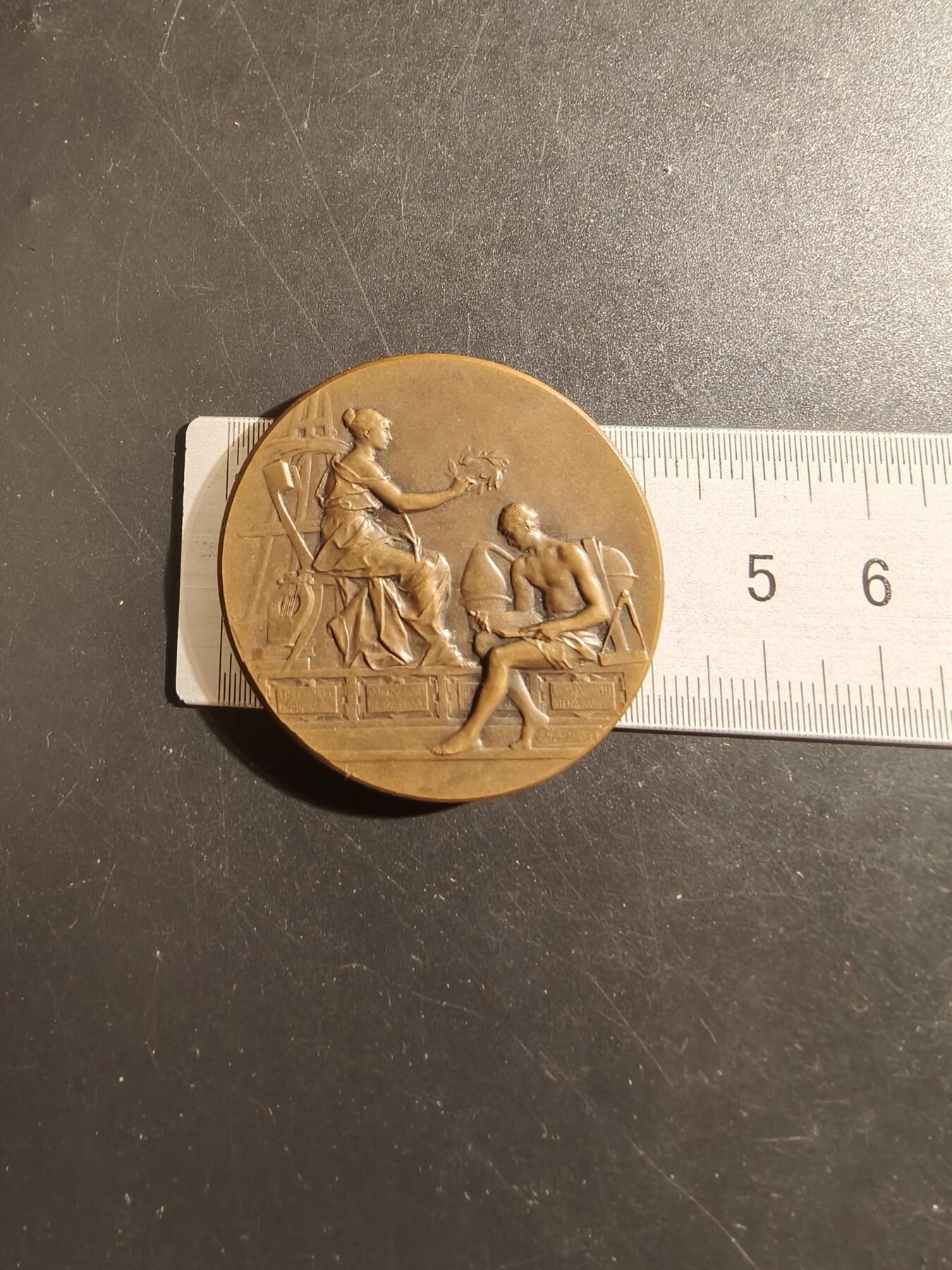 老王徽章第133期 法国大铜章    原盒   直径40mm   重量36g