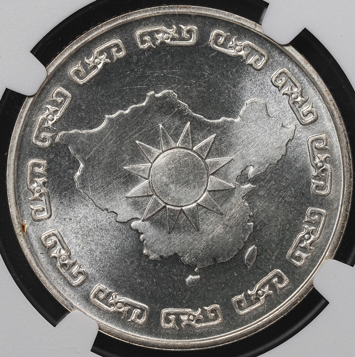 修遠堂世界钱币第七十七期 NGC MS65 1976年中国台湾-蒋公九秩诞辰纪念银章