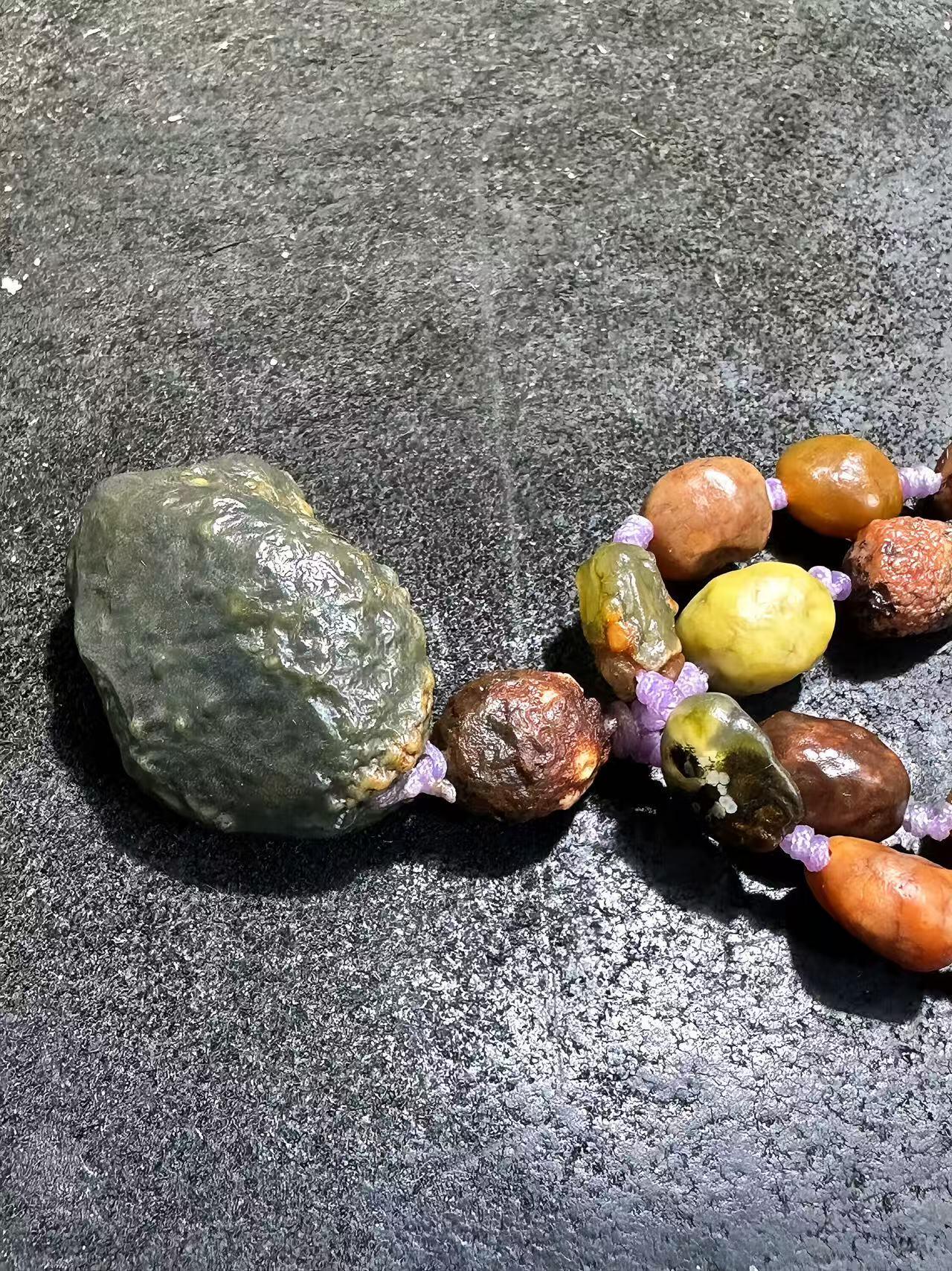 精美阿拉善鱼籽纹筋脉石玛瑙项链一条，，
