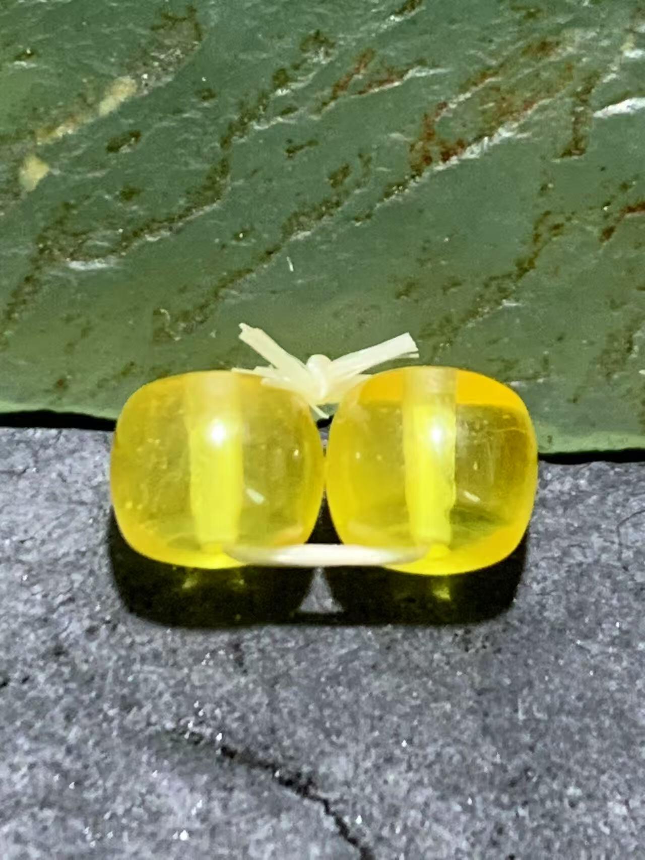 天然乌克兰原矿蜜蜡老形桶珠腰珠两颗，，