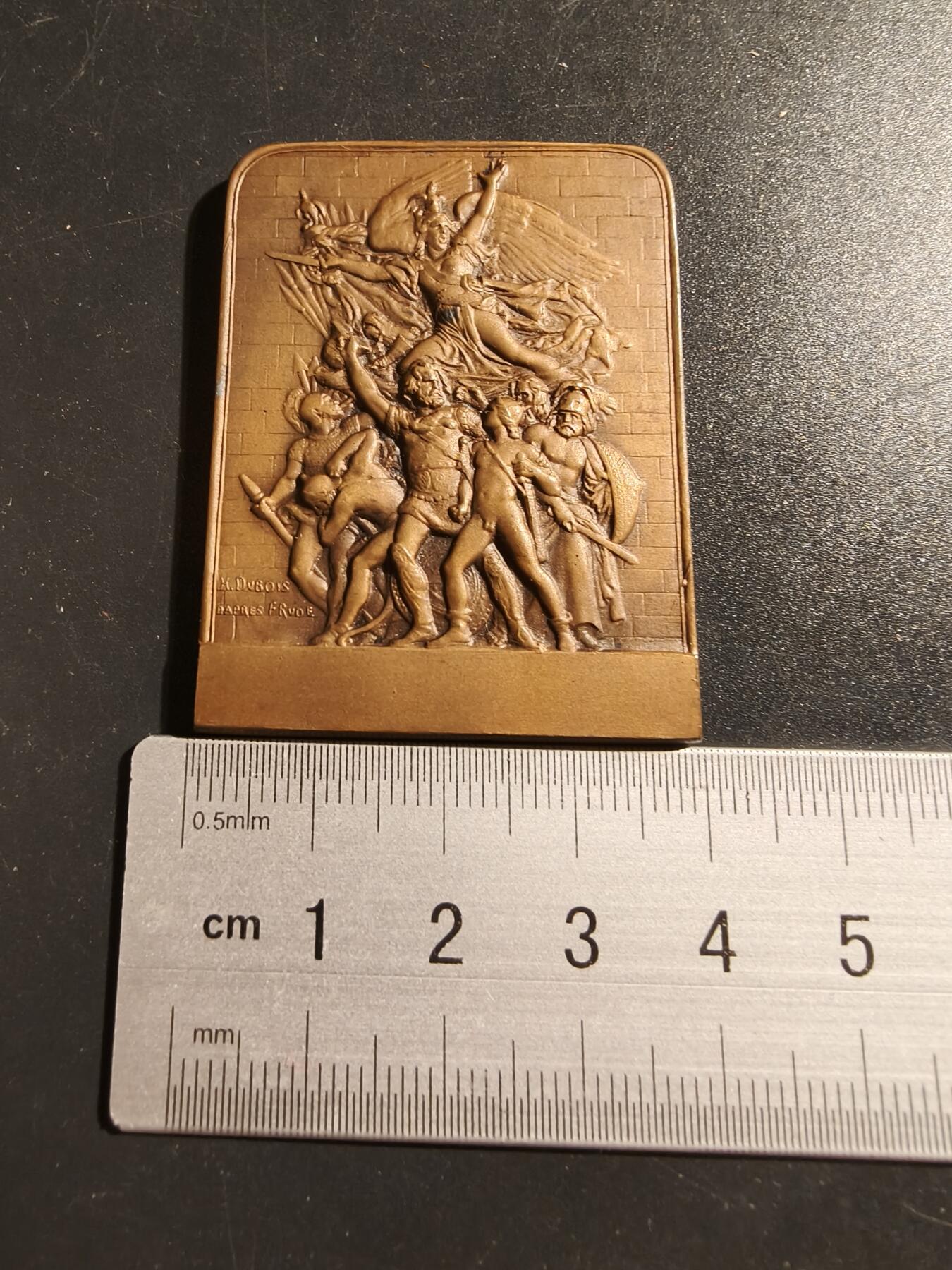 老王徽章第133期 法国军事教育联合会方形大铜章    原盒   尺寸51×40mm    重量54.8g     杜布瓦名作