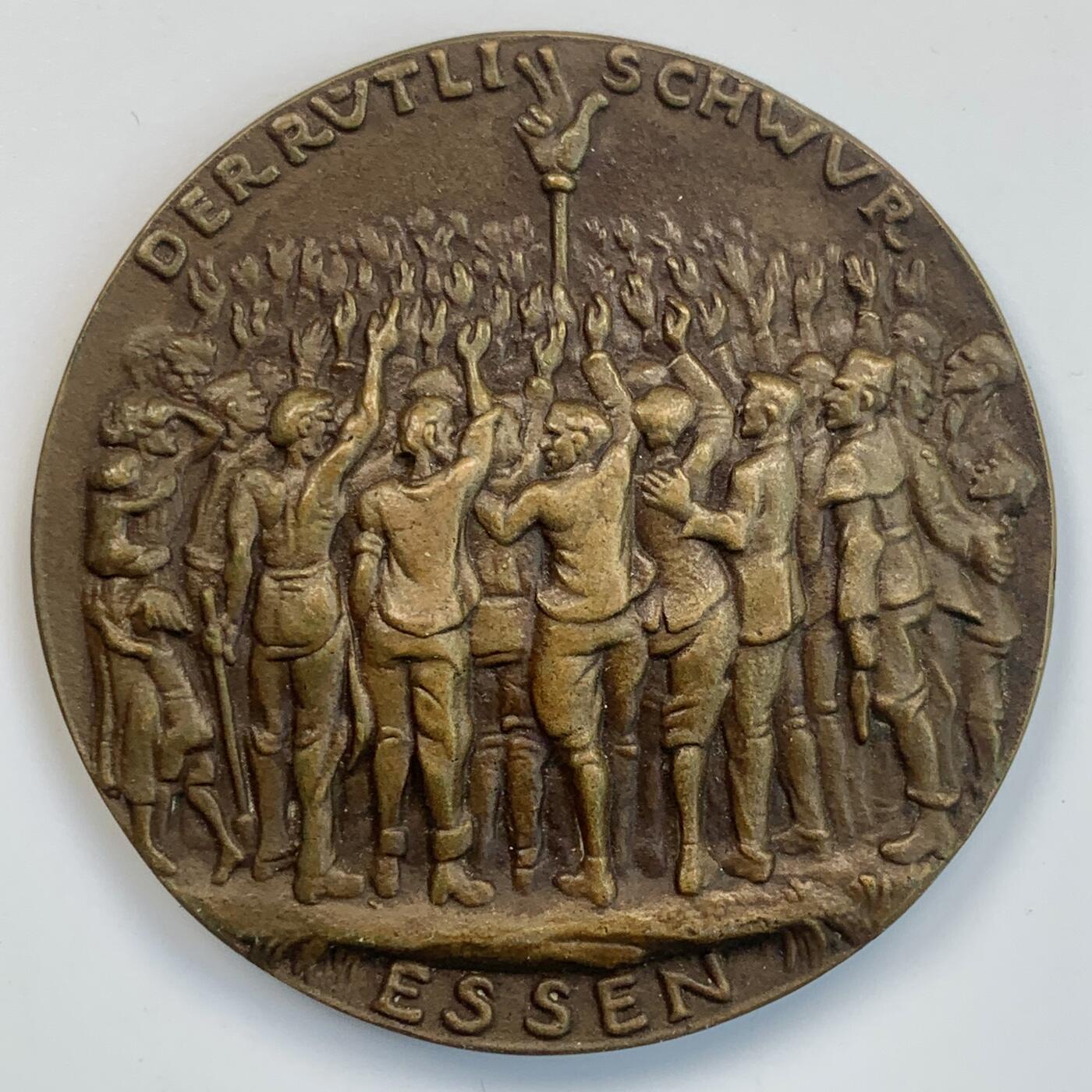 掌中浮雕-藏着的欧洲第031场 德国章牌大师卡尔.哥茨作品：1923年德国埃森鲁特利宣誓铜章，61mm，少见品种