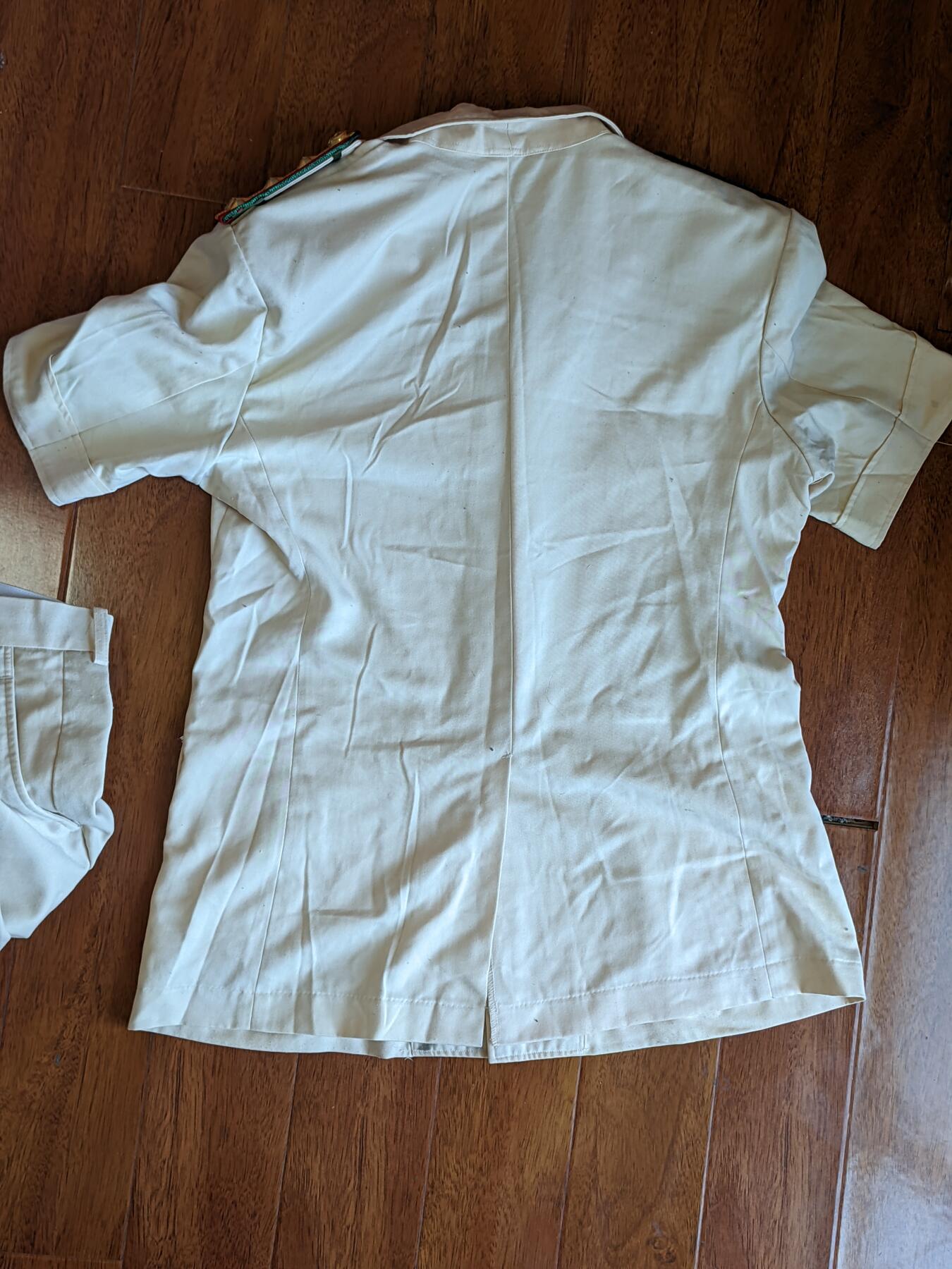 韵星假日拍卖第二十期 -- Rimey Holidays Auction 20 越南社会主义共和国白甲国安大校常服一套 带裤子肩章 姓名牌 稀有军种高等级非常少见 保存完好