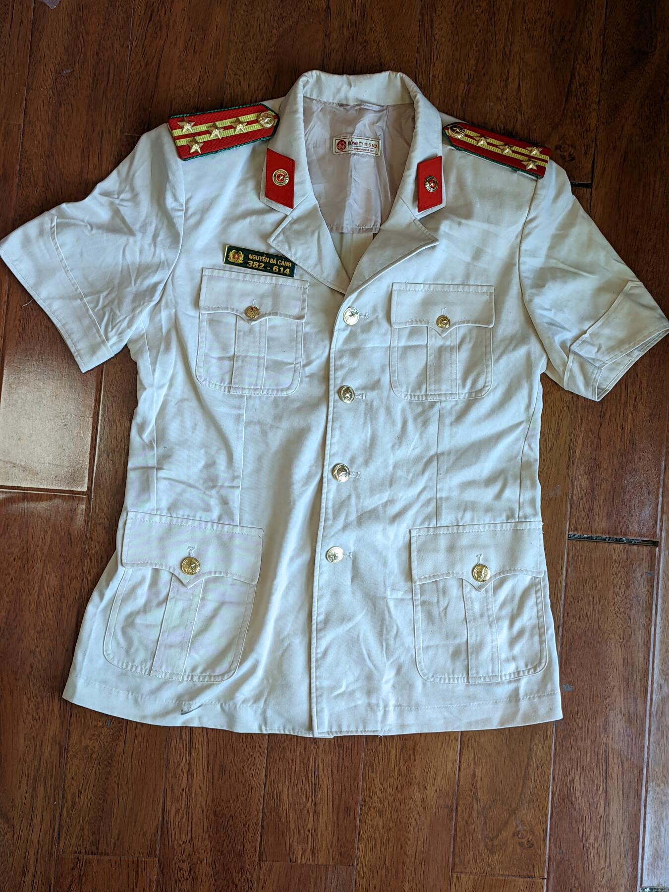 韵星假日拍卖第二十期 -- Rimey Holidays Auction 20 越南社会主义共和国白甲国安大校常服一套 带裤子肩章 姓名牌 稀有军种高等级非常少见 保存完好