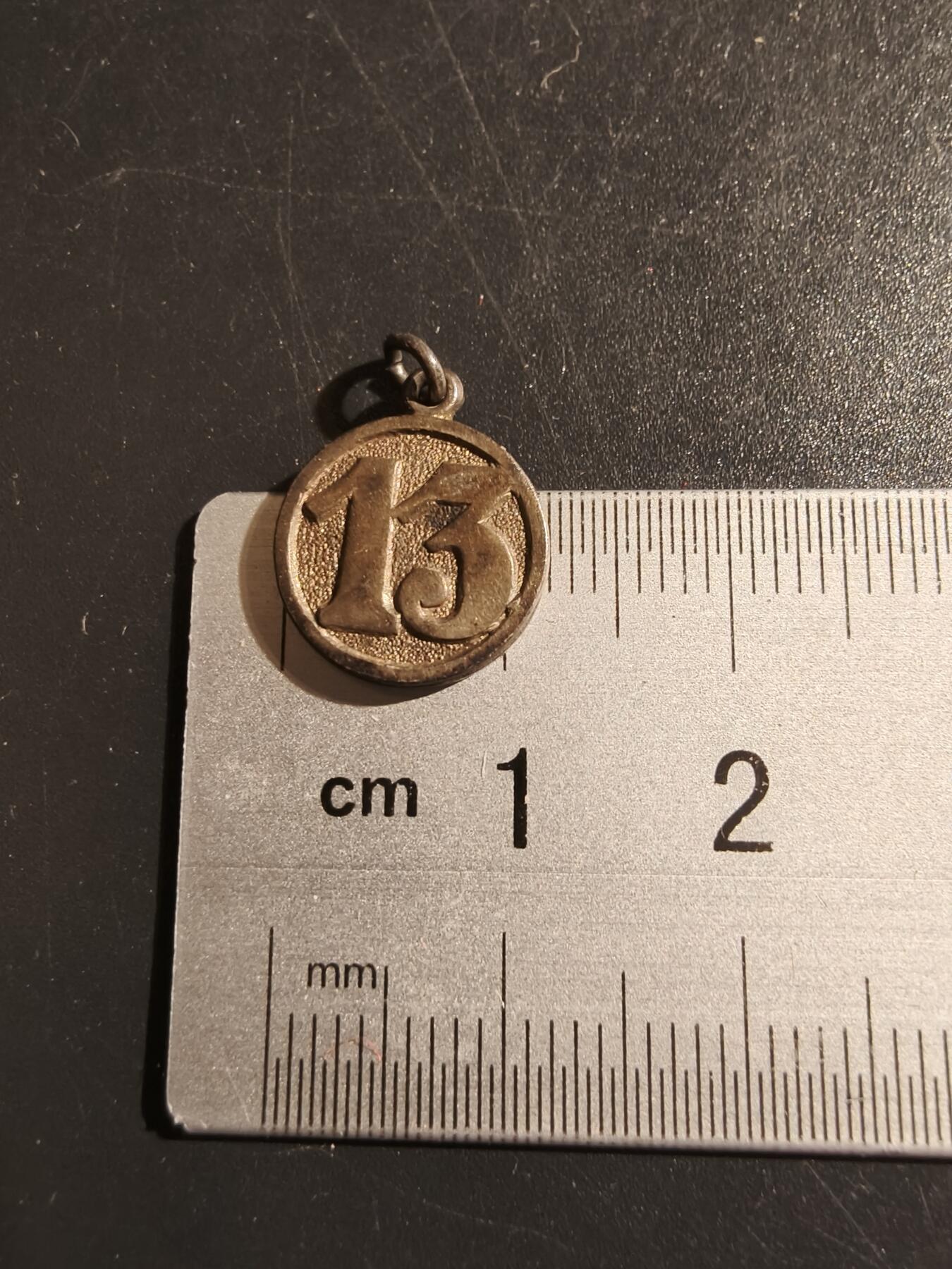 老王徽章第133期 德国小银章   背打835银标   直径12mm   重量2g