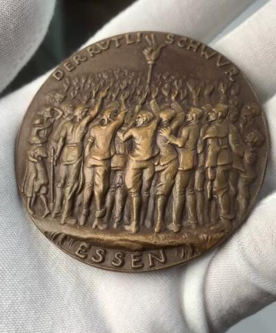 掌中浮雕-藏着的欧洲第031场 德国章牌大师卡尔.哥茨作品：1923年德国埃森鲁特利宣誓铜章，61mm，少见品种