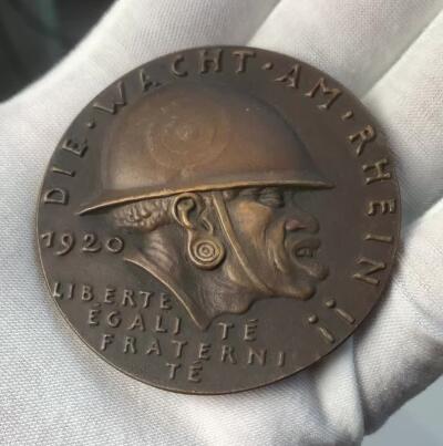 掌中浮雕-藏着的欧洲第031场 德国章牌大师卡尔.哥茨作品：1920年 德国「黑色耻辱」大铜章 名家卡尔歌茨作品 ，58mm