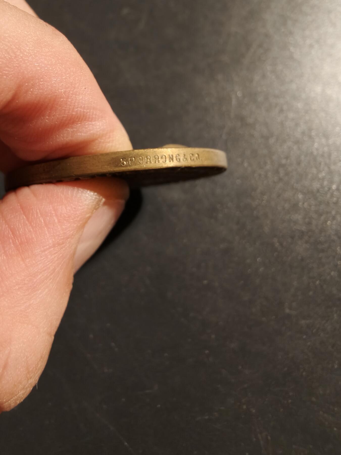 老王徽章第133期 瑞典摔跤协会著名运动员大铜章    直径40mm   重量31.6g