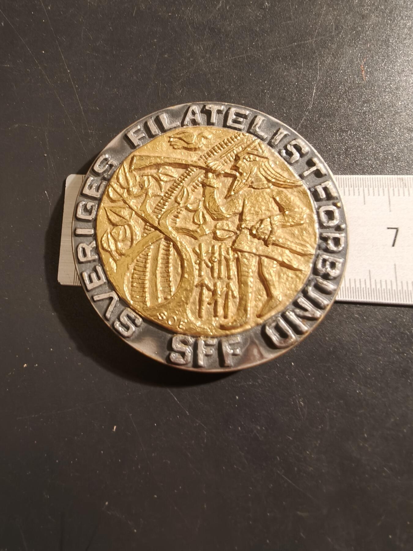 老王徽章第133期 瑞典集邮协会镀金镀银大铜章    直径60mm   重量136g