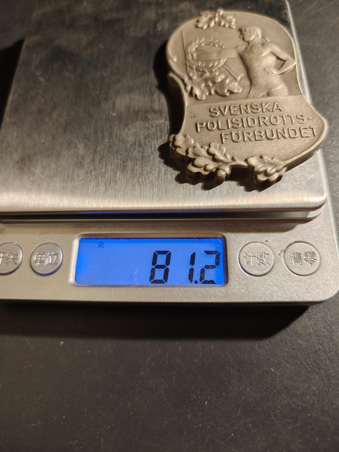 老王徽章第133期 瑞典警察体育与射击联合会镀银大铜章    尺寸75×49mm    重量81.2g