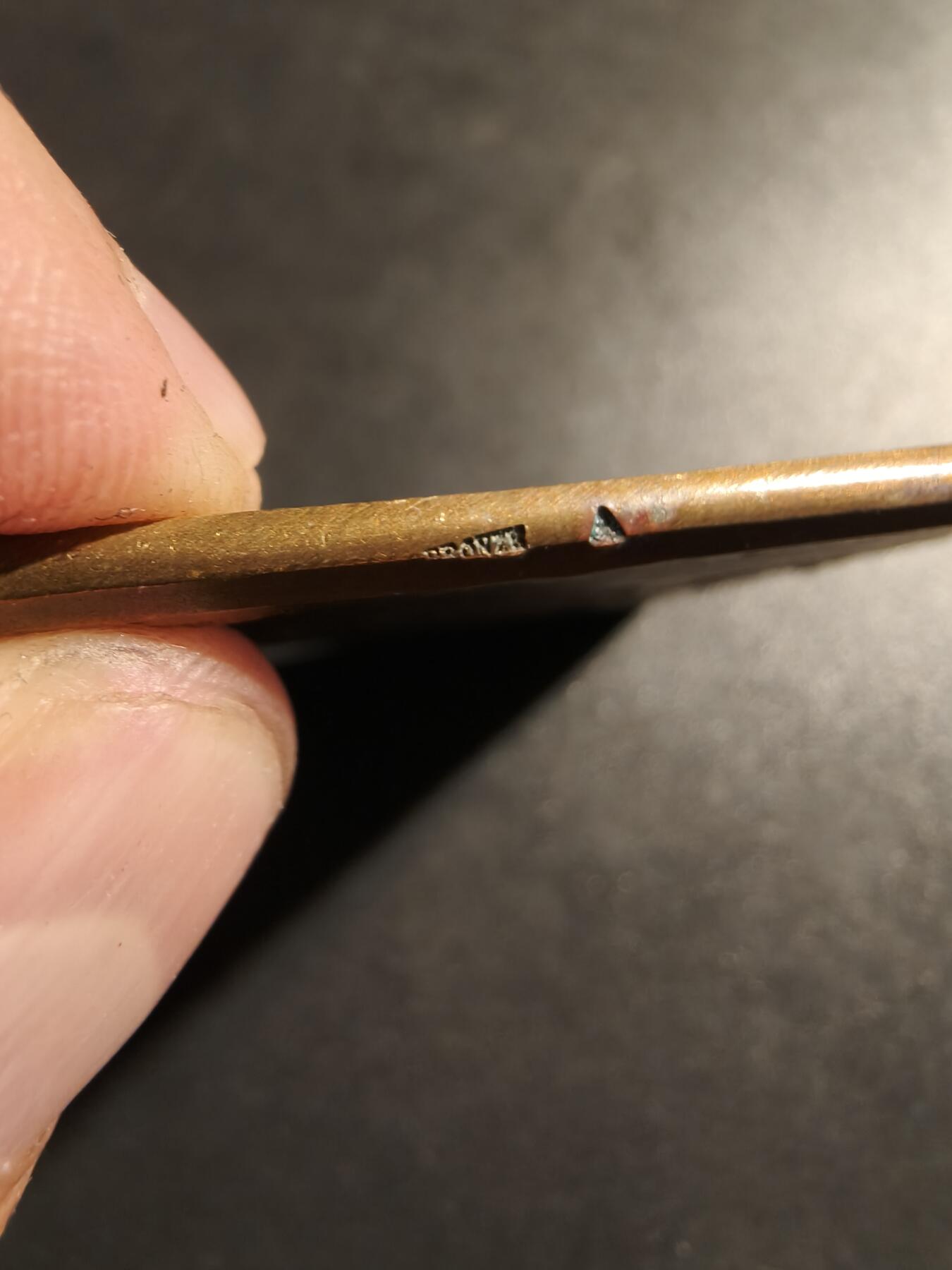 老王徽章第133期 法国农业协会方形大铜章    尺寸69×49mm   重量88.5g