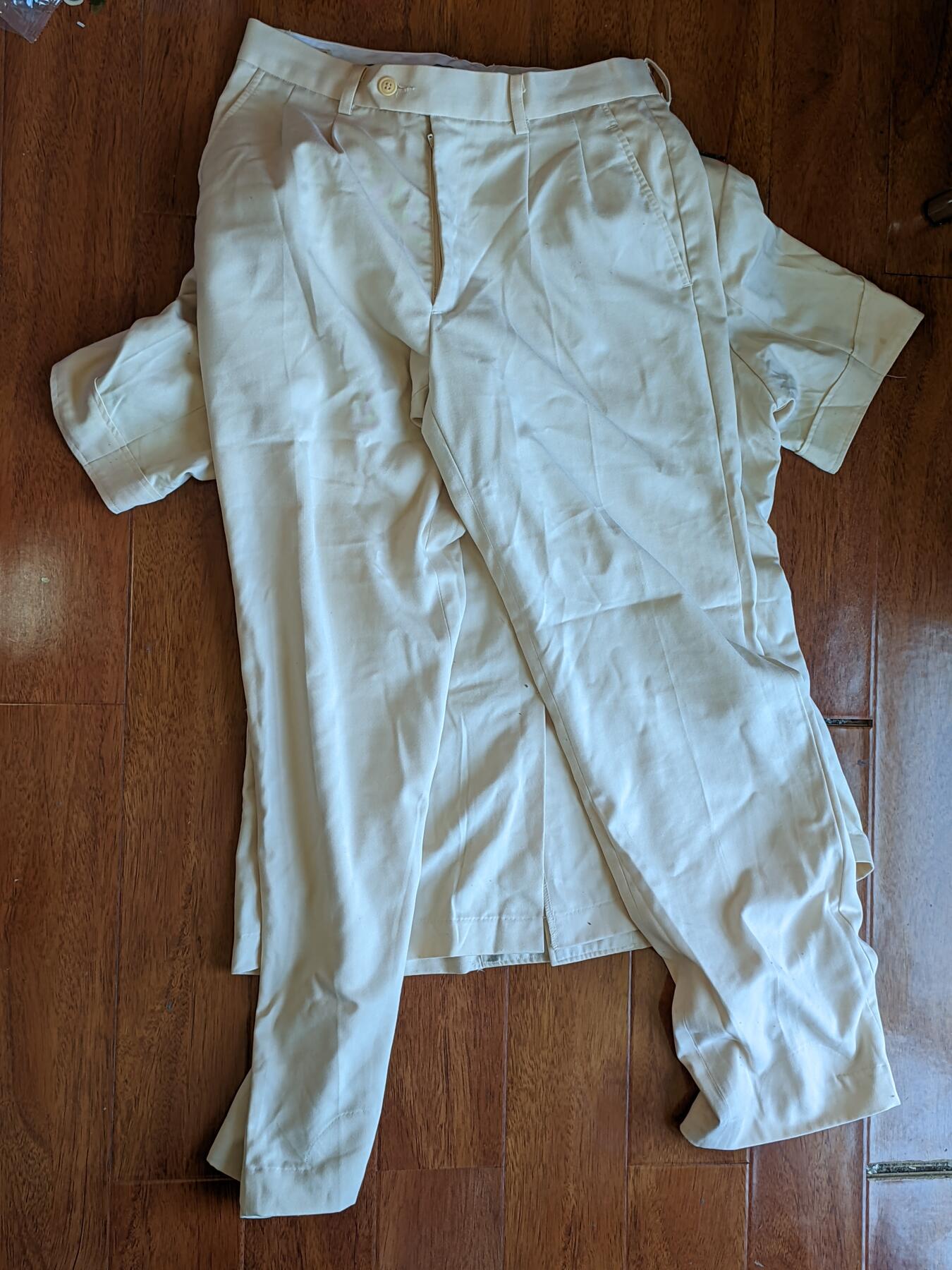 韵星假日拍卖第二十期 -- Rimey Holidays Auction 20 越南社会主义共和国白甲国安大校常服一套 带裤子肩章 姓名牌 稀有军种高等级非常少见 保存完好