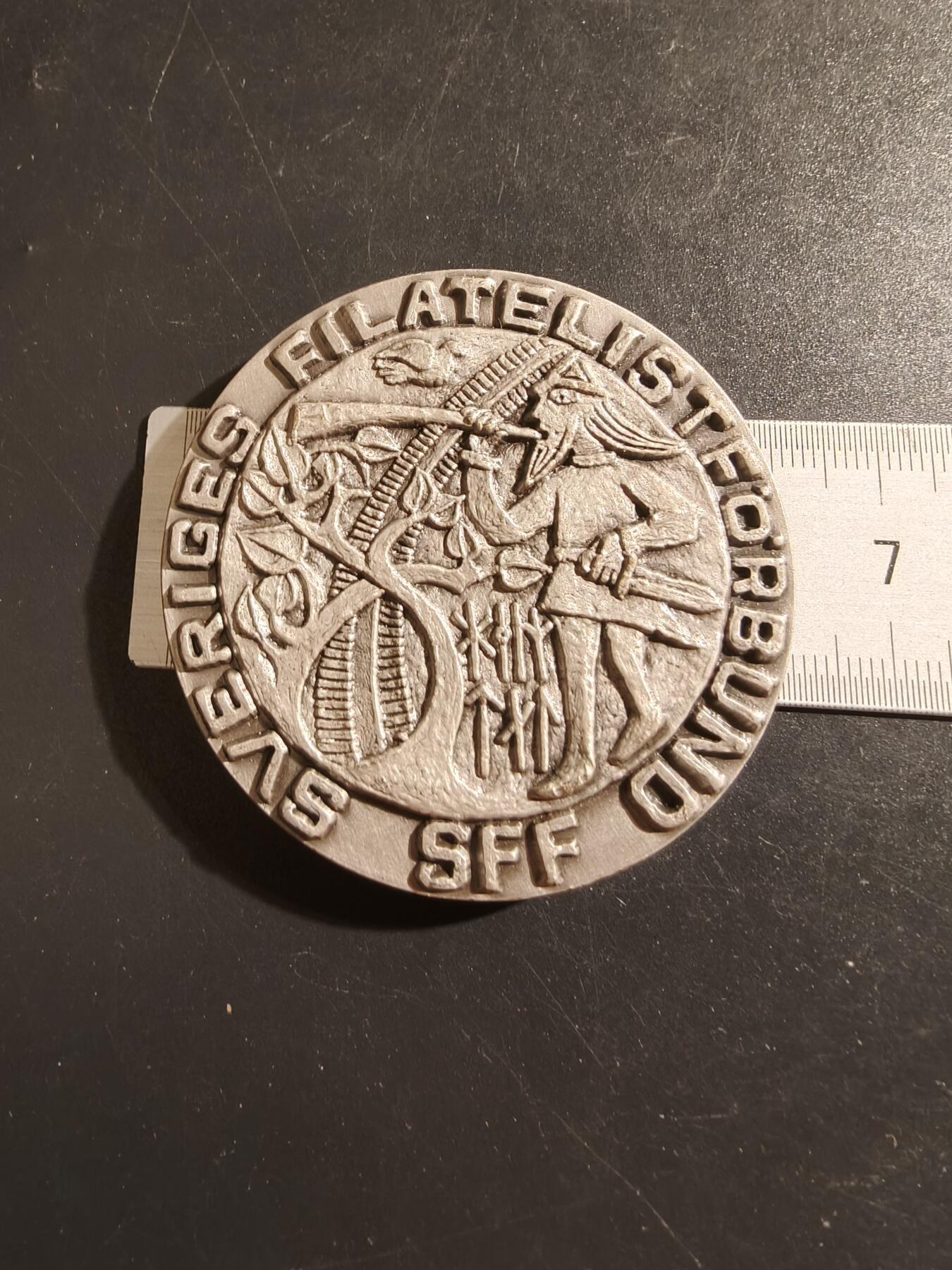 老王徽章第133期 瑞典集邮协会镀银大铜章    直径60mm   重量140.2g