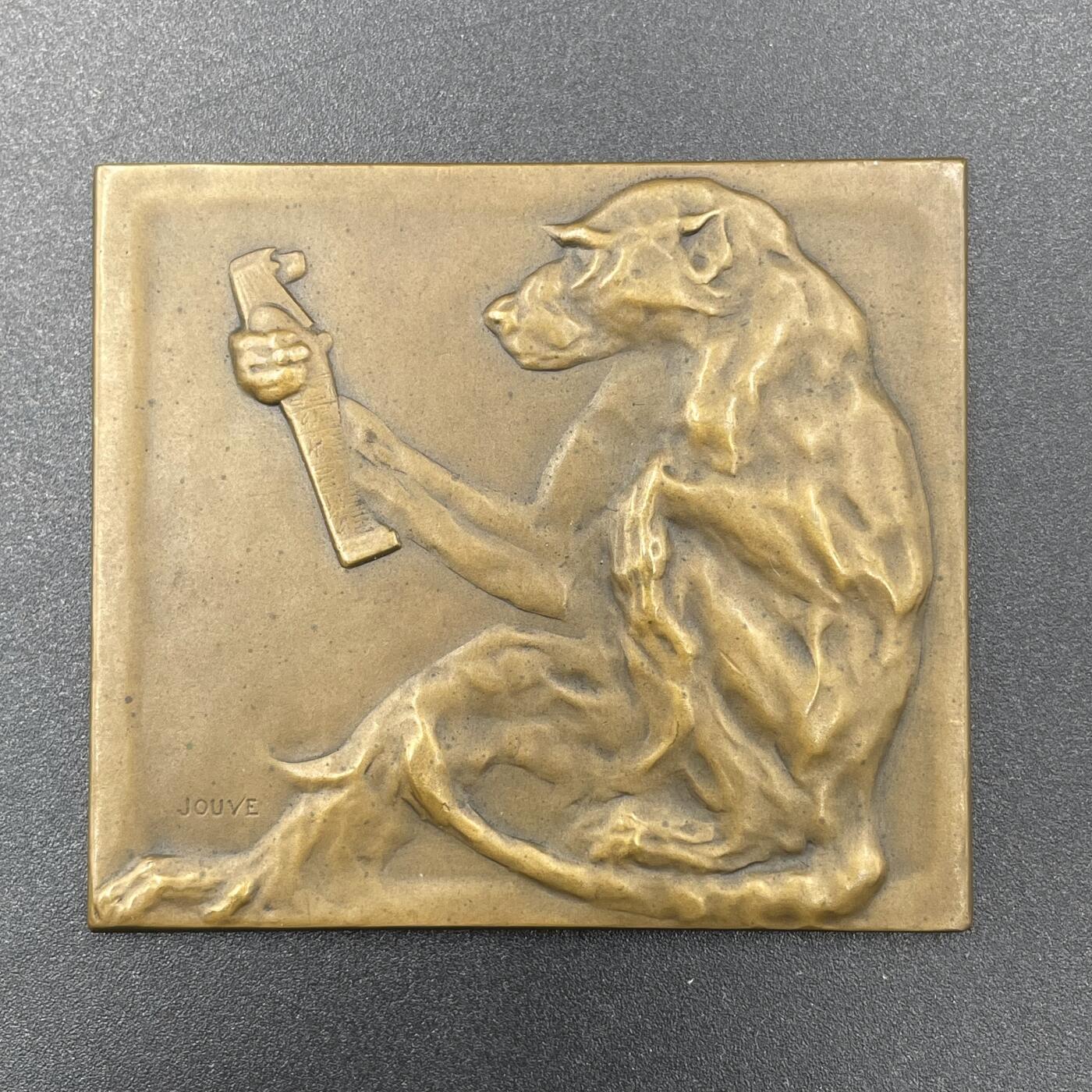 「木头集藏」章牌精品专场！ JOUVE～SAMF系列37号作品：狒狒 铜章，尺寸：60 × 53 mm，88g ，边铭：丰饶角 BRONZE 火蝾螈 122，新艺术风格动物章，铜章发行量仅111枚，品相上佳，估计评级分数64分以上水平