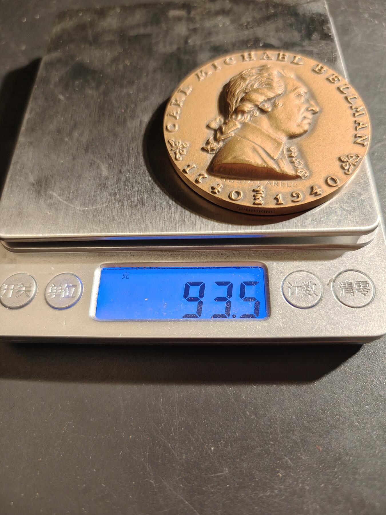 老王徽章第133期 瑞典著名诗人凯尔·米克尔·贝尔曼大铜章     直径56mm  重量93.5g