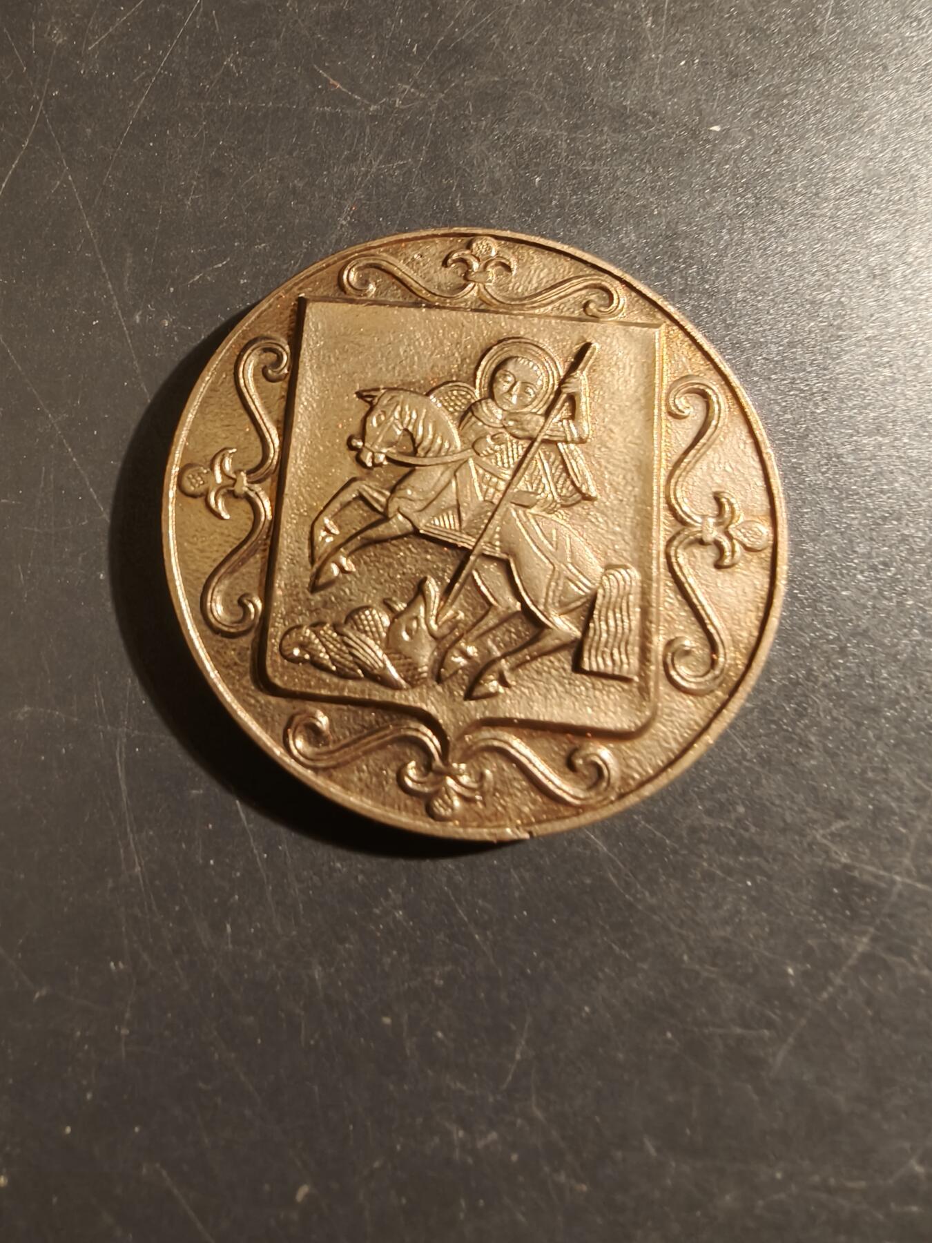 老王徽章第133期 苏联莫斯科1977和平鸽大铜章    直径50mm   重量74.3g    有展示盒