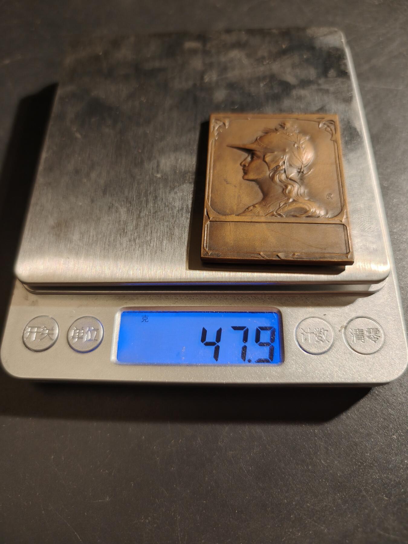 老王徽章第133期 法国方形大铜章    原盒    尺寸51×39mm   重量47.9g