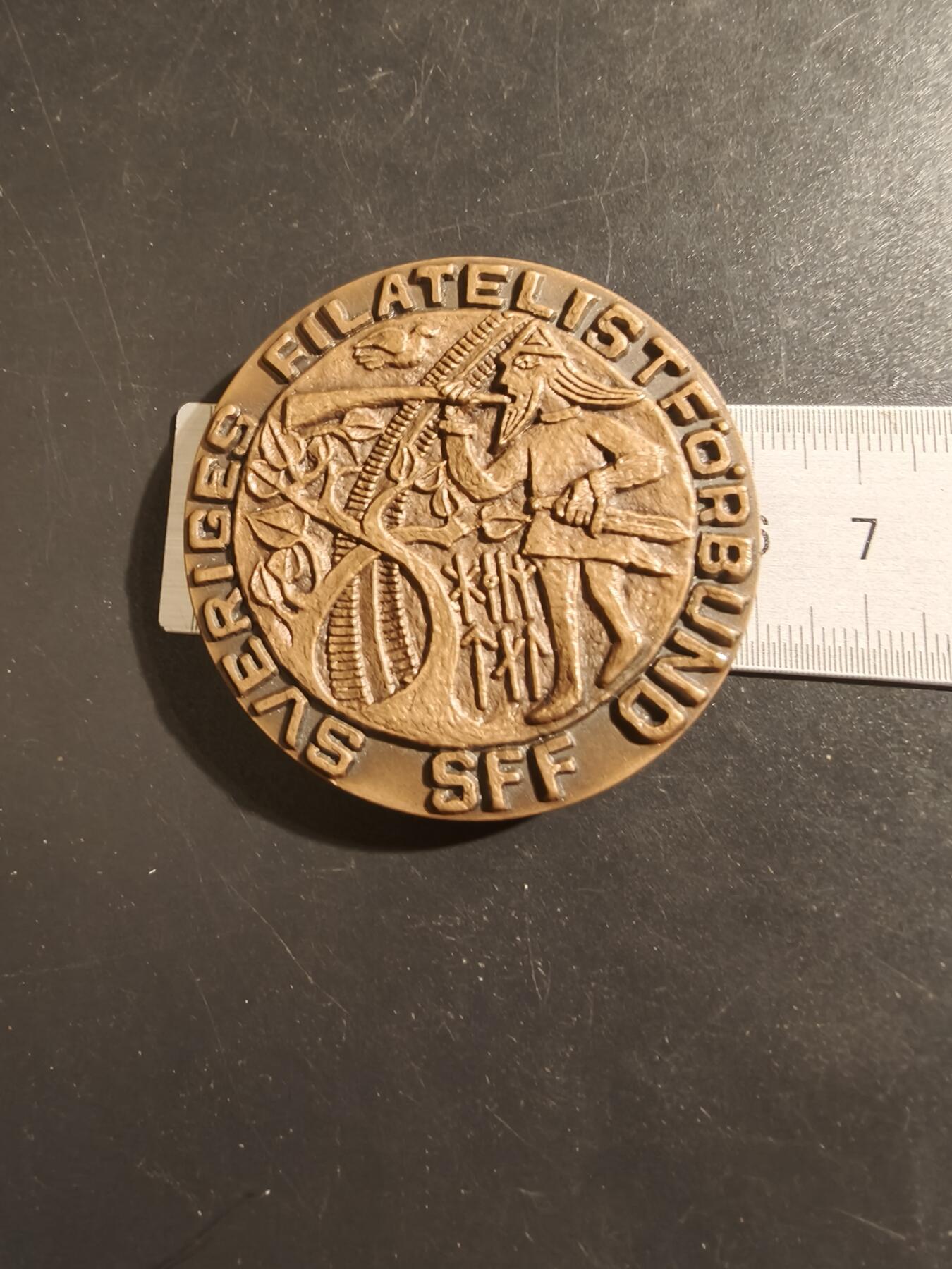 老王徽章第133期 瑞典集邮协会大铜章    直径60mm   重量139.5g