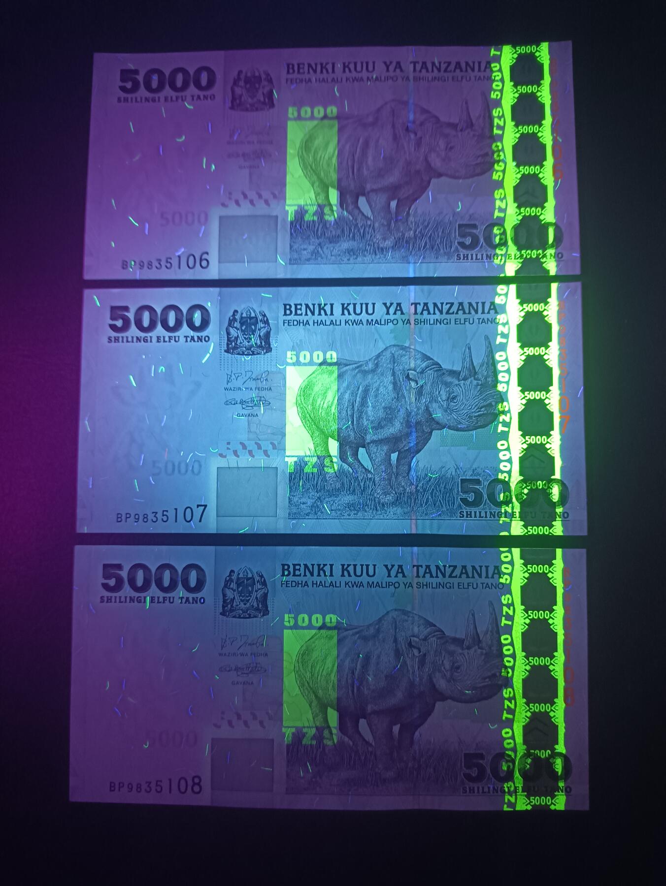 2025七月第一期（总第183期） 坦桑尼亚2003版5000先令UNC批量三连号，犀牛和工厂