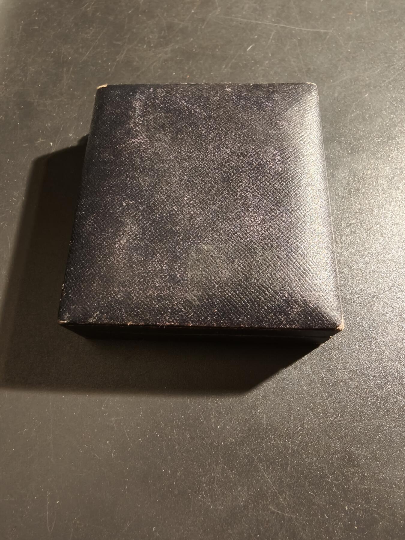 老王徽章第133期 法国大尺寸养殖业协会奖章    原盒     直径40mm   重量27.6g