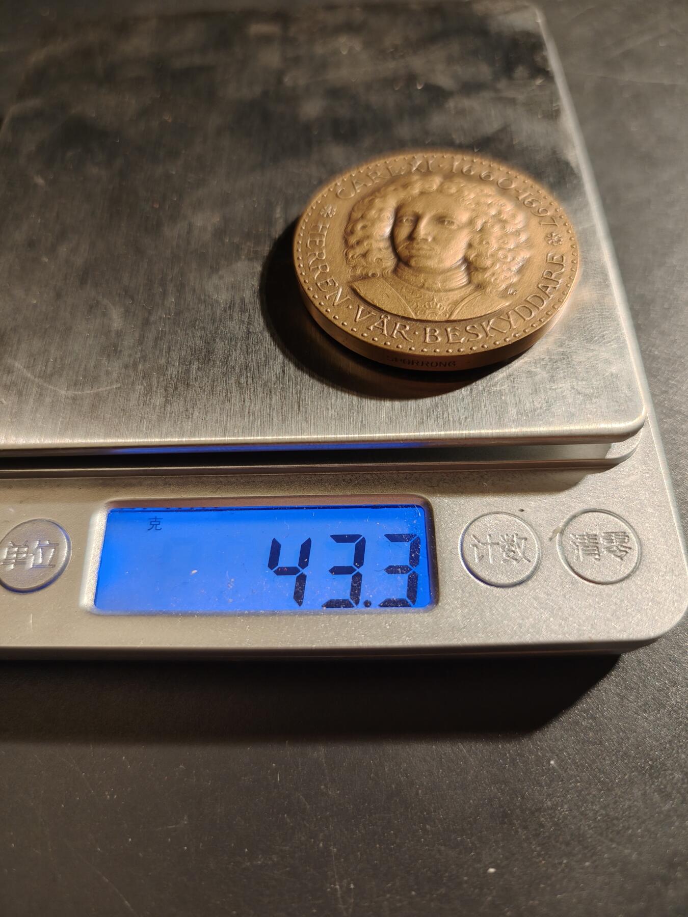 老王徽章第133期 瑞典国王卡尔十一世大铜章    直径40mm   重量43.3g
