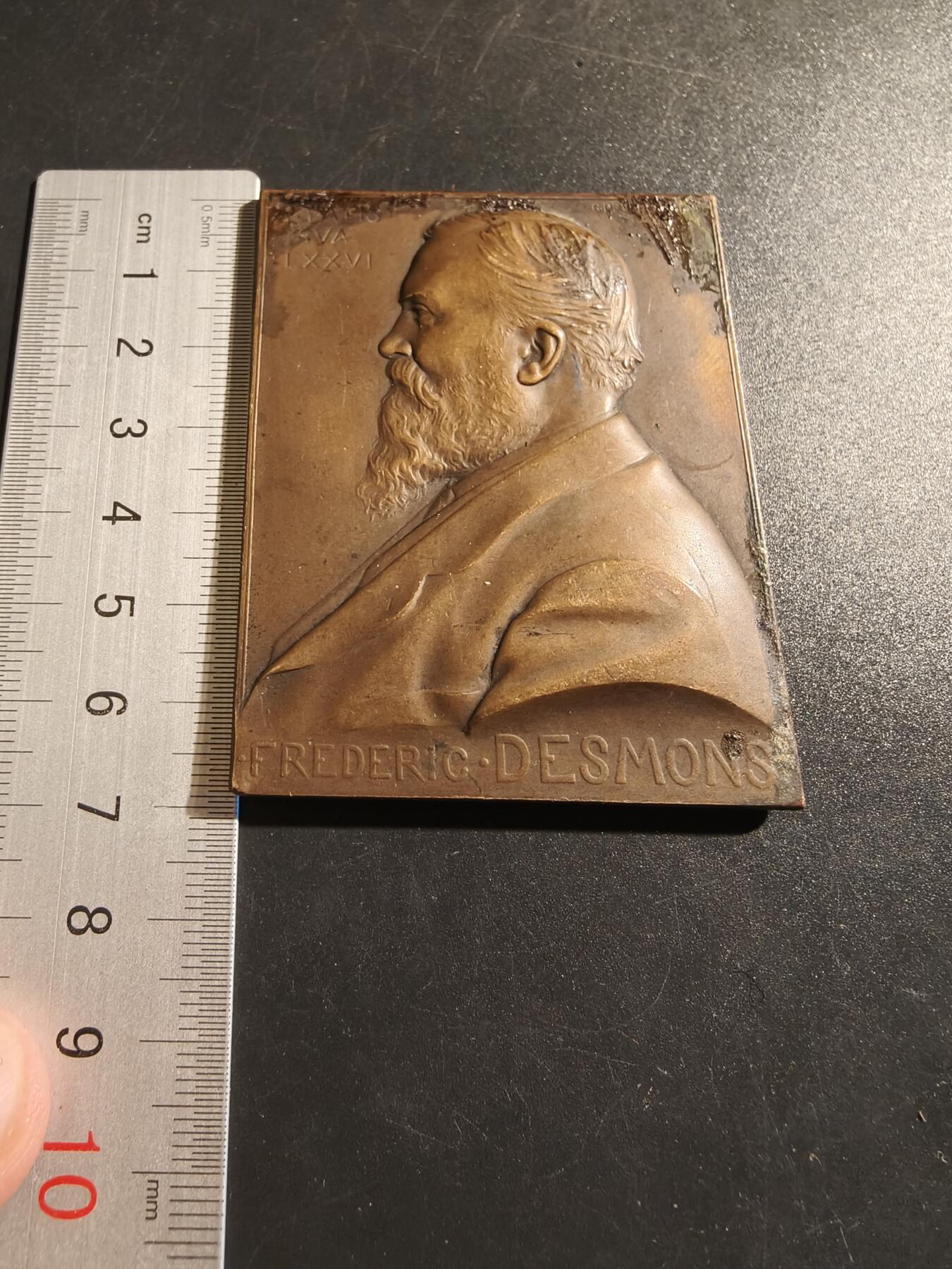 老王徽章第133期 法国新艺术方形大铜章    尺寸69×54mm    重量128g