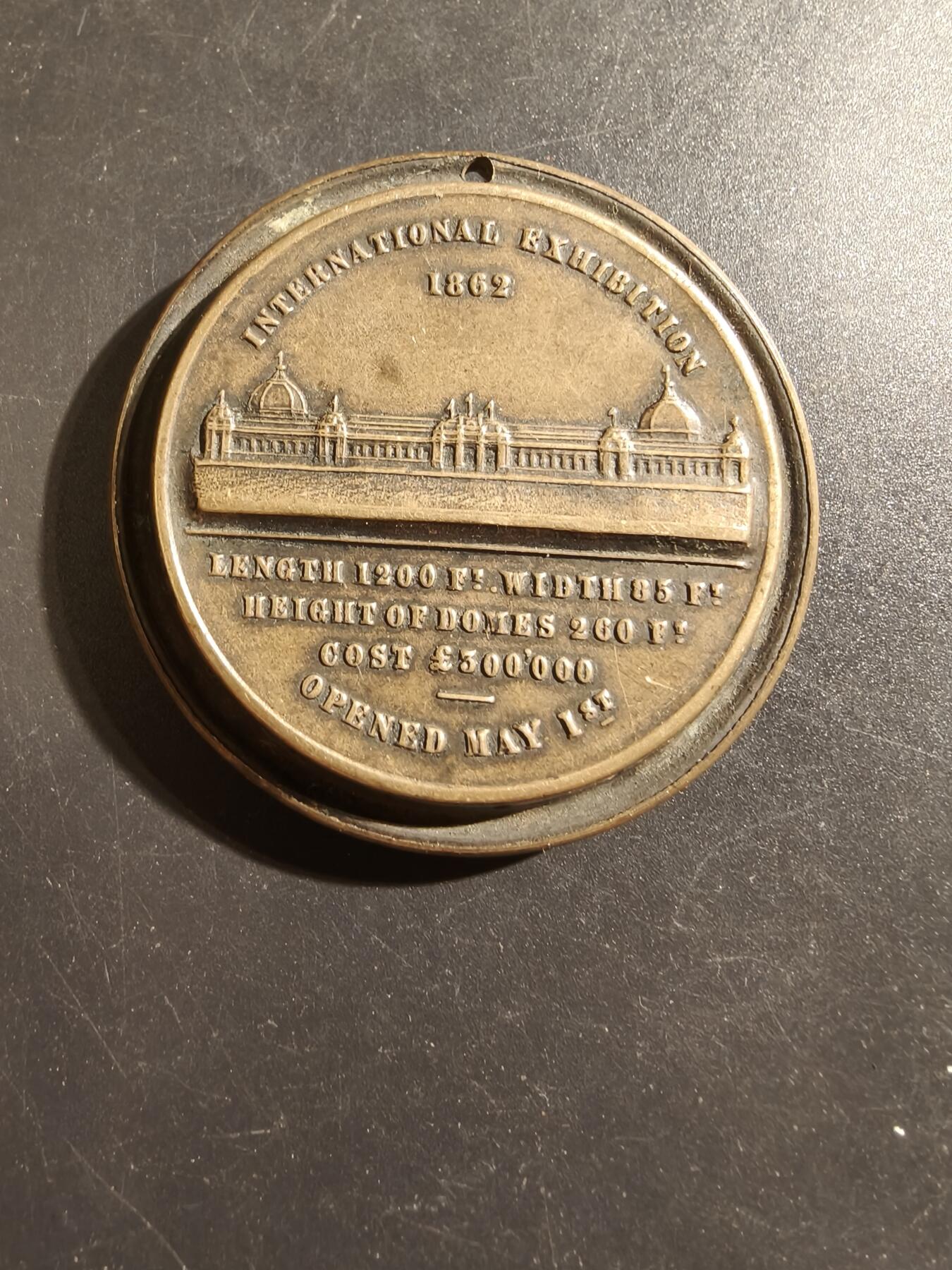 老王徽章第133期 英国伦敦1862国际博览会纪念章    直径52mm   重量20.3g