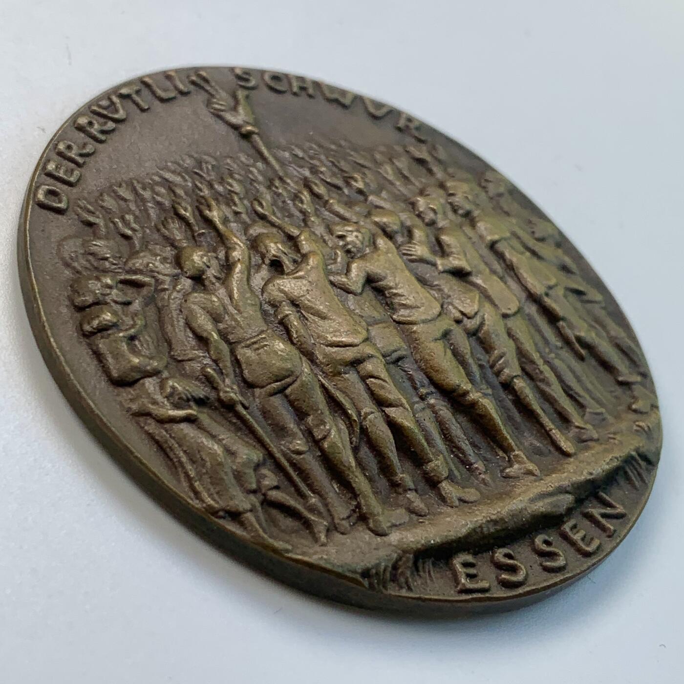 掌中浮雕-藏着的欧洲第031场 德国章牌大师卡尔.哥茨作品：1923年德国埃森鲁特利宣誓铜章，61mm，少见品种