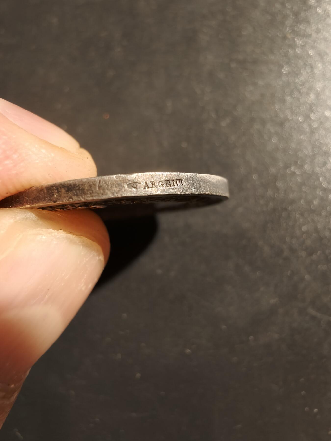 老王徽章第133期 法国婚章   1847年   带边铭背铭    手指银标   直径27mm   重量10.2g