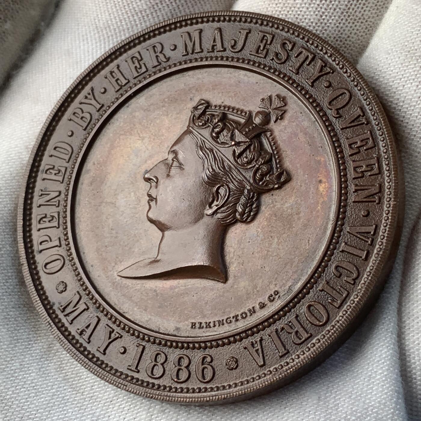 掌中浮雕-藏着的欧洲第031场 1886年英国维多利亚像利物浦航海商旅及制造业国际博览会铜章，51mm