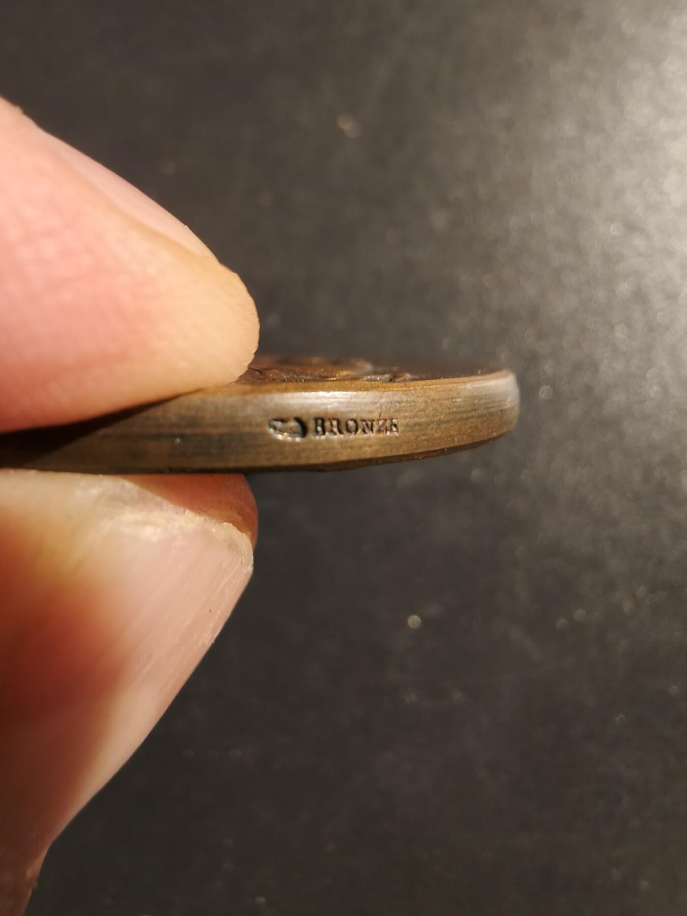 老王徽章第133期 法国大铜章    原盒   直径40mm   重量36g