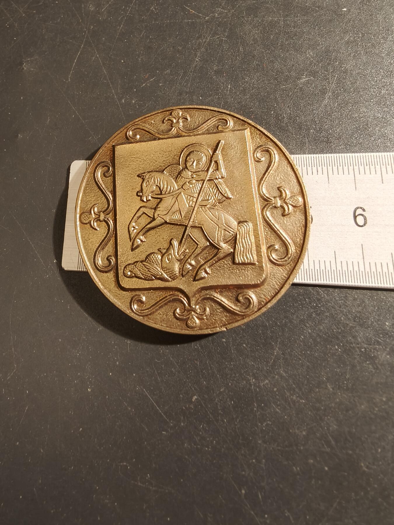 老王徽章第133期 苏联莫斯科1977和平鸽大铜章    直径50mm   重量74.3g    有展示盒