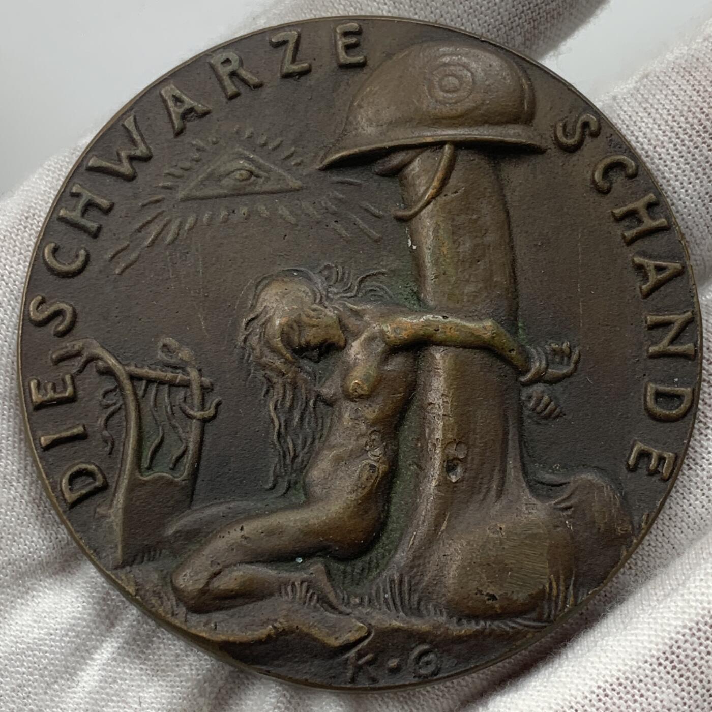 掌中浮雕-藏着的欧洲第031场 德国章牌大师卡尔.哥茨作品：1920年 德国「黑色耻辱」大铜章 名家卡尔歌茨作品 ，58mm