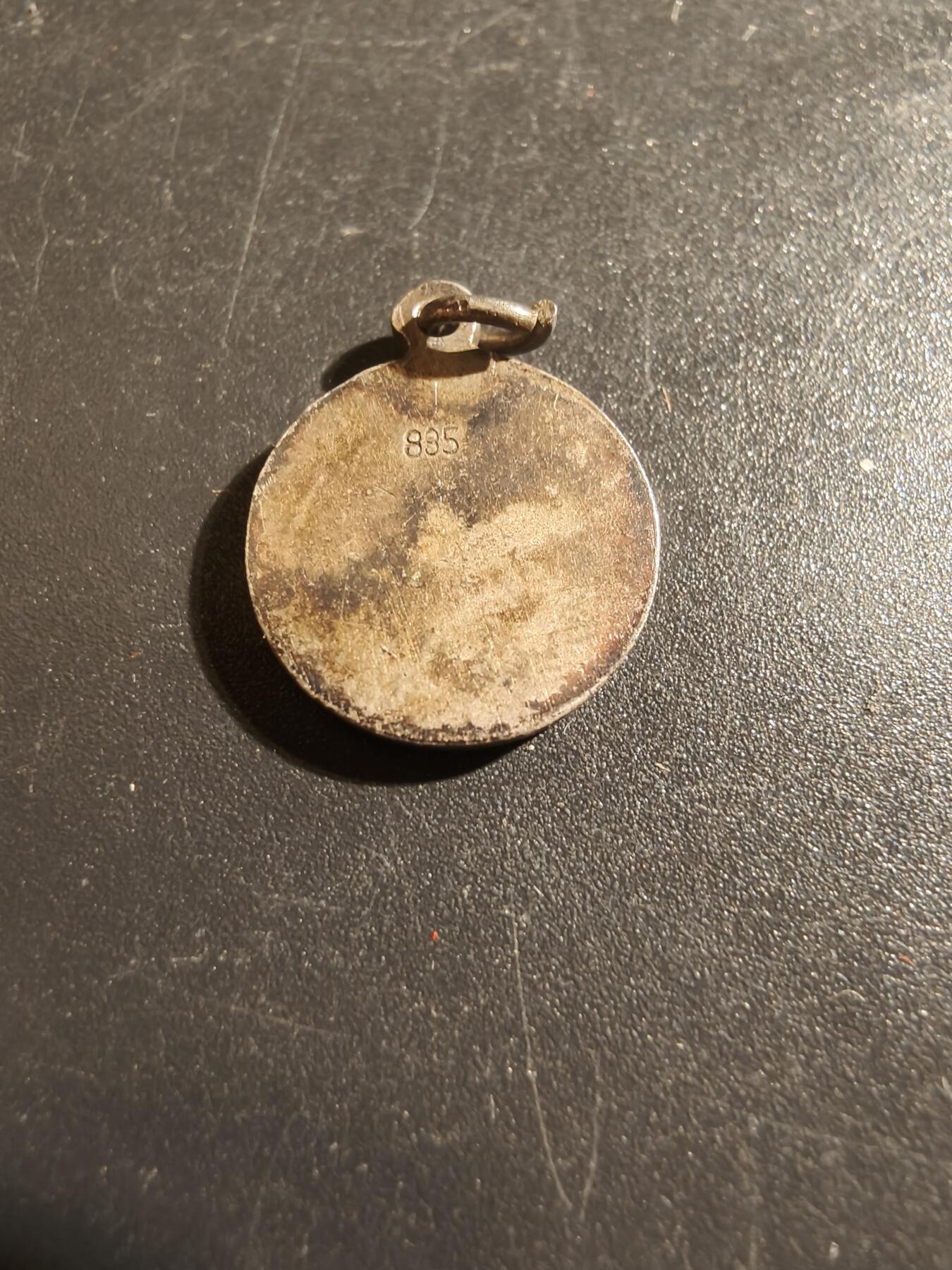 老王徽章第133期 德国小银章   背打835银标   直径12mm   重量2g