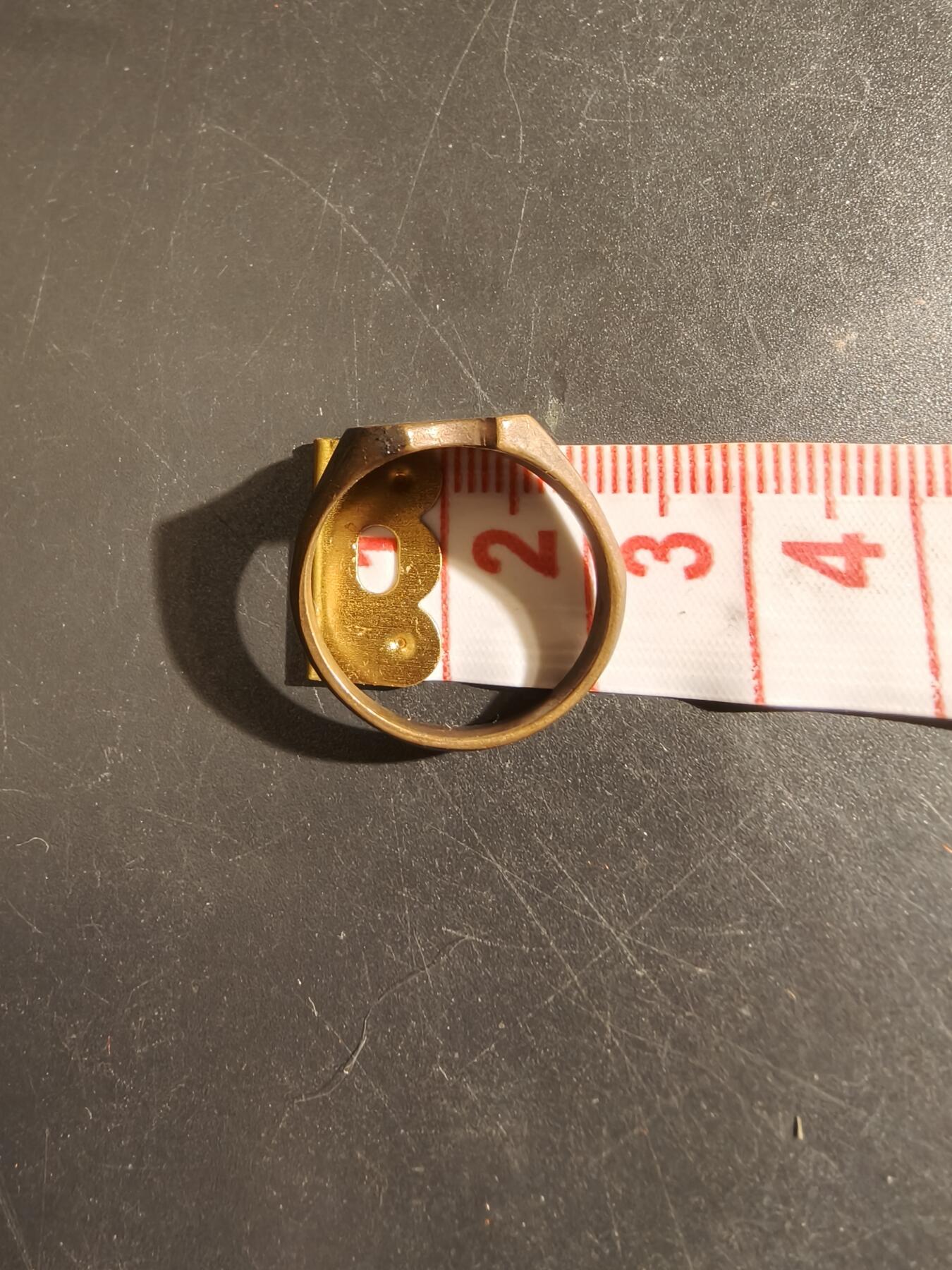 老王徽章第133期 德国一战战地铜戒指    周长23mm   直径70mm