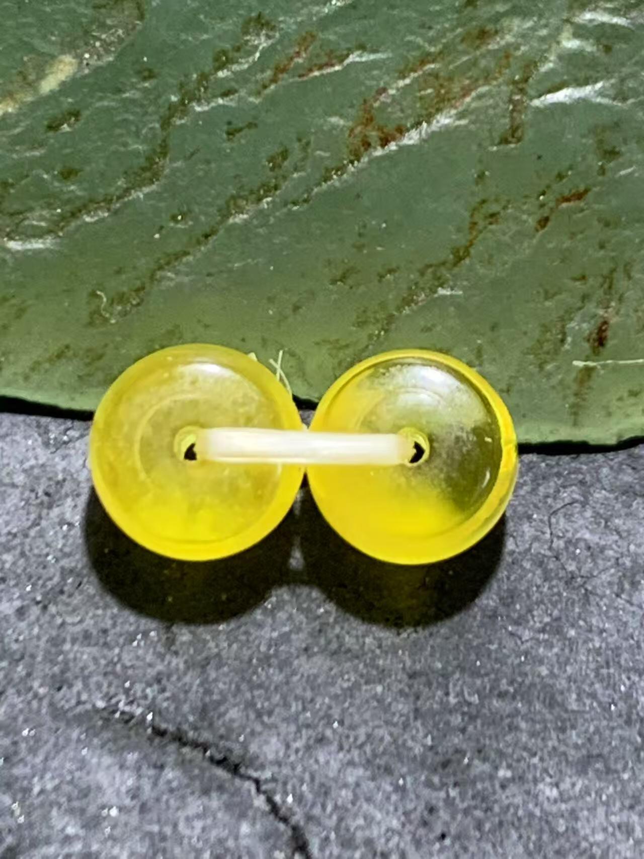 天然乌克兰原矿蜜蜡老形桶珠腰珠两颗，，