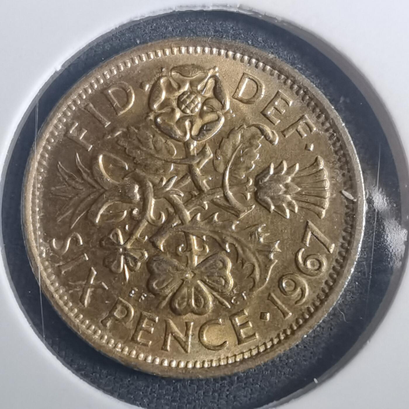 沼泽如烟--第772场 英国1967年6便士颜色有点特殊也不像镀的