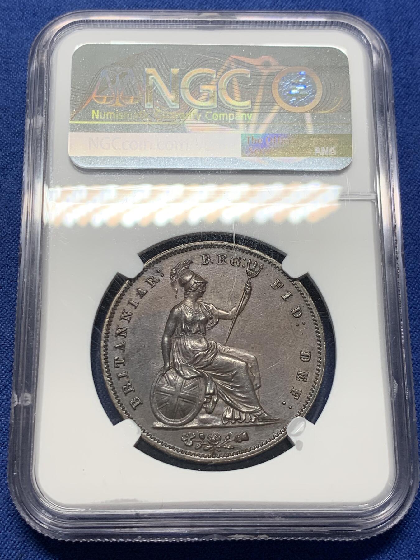 《竞宝斋》第399场 周日，周一，2场连拍 （全场包邮） NGC MS62 英国1853年青年维多利亚一便士铜币 经典设计 早期稀少年份 巧克力包浆 细节好