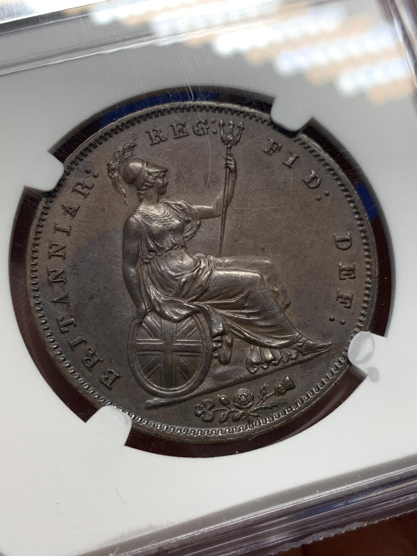《竞宝斋》第399场 周日，周一，2场连拍 （全场包邮） NGC MS62 英国1853年青年维多利亚一便士铜币 经典设计 早期稀少年份 巧克力包浆 细节好