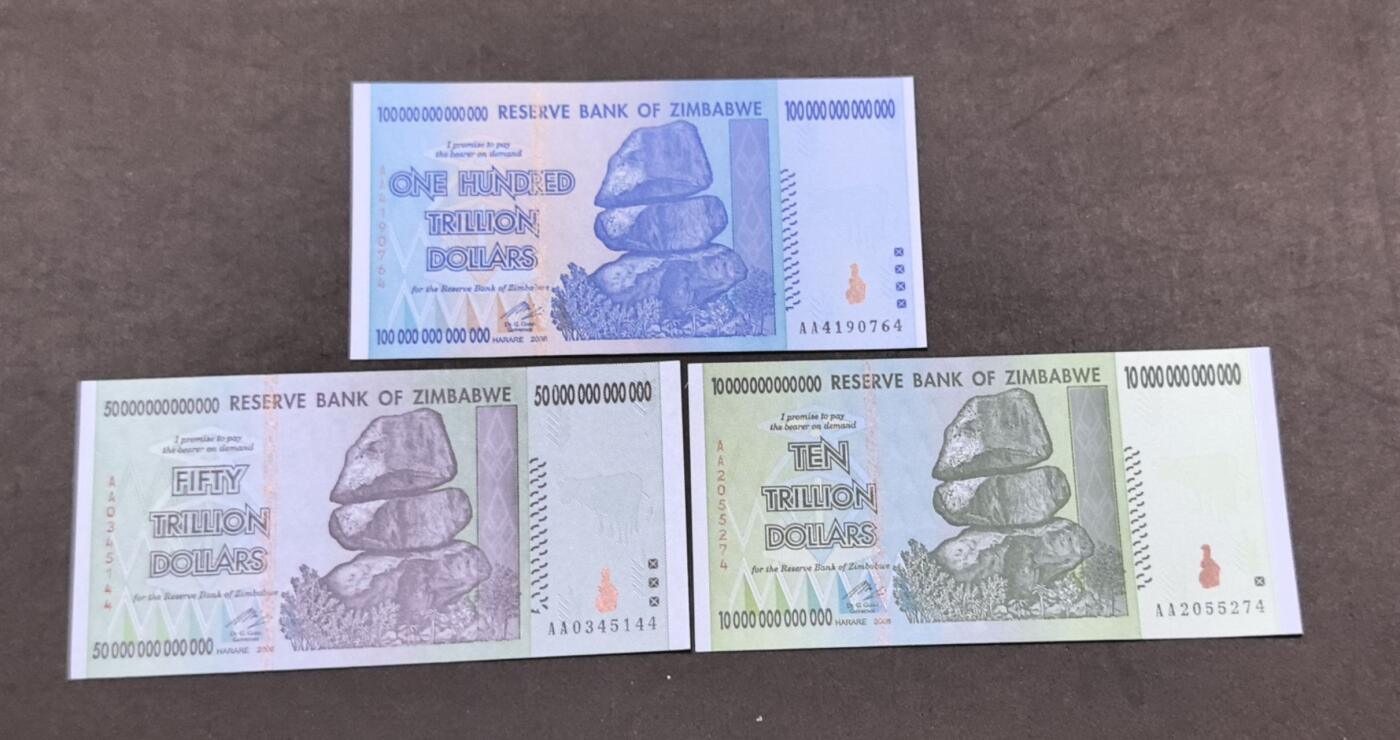 北京马甸外国币专卖第141期，外国纸币专场，陆续上拍，欢迎关注 津巴布韦一百万亿，五十万亿，10万亿，三张纸币全新