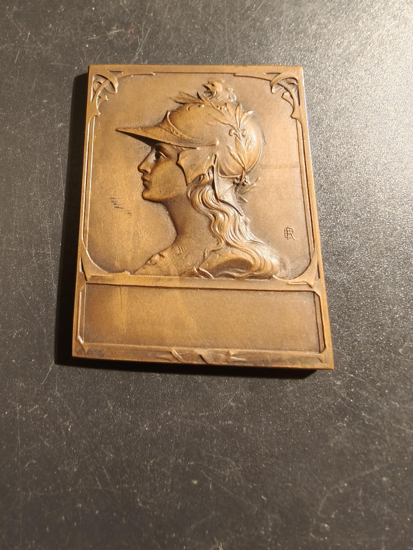 老王徽章第133期 法国方形大铜章    原盒    尺寸51×39mm   重量47.9g