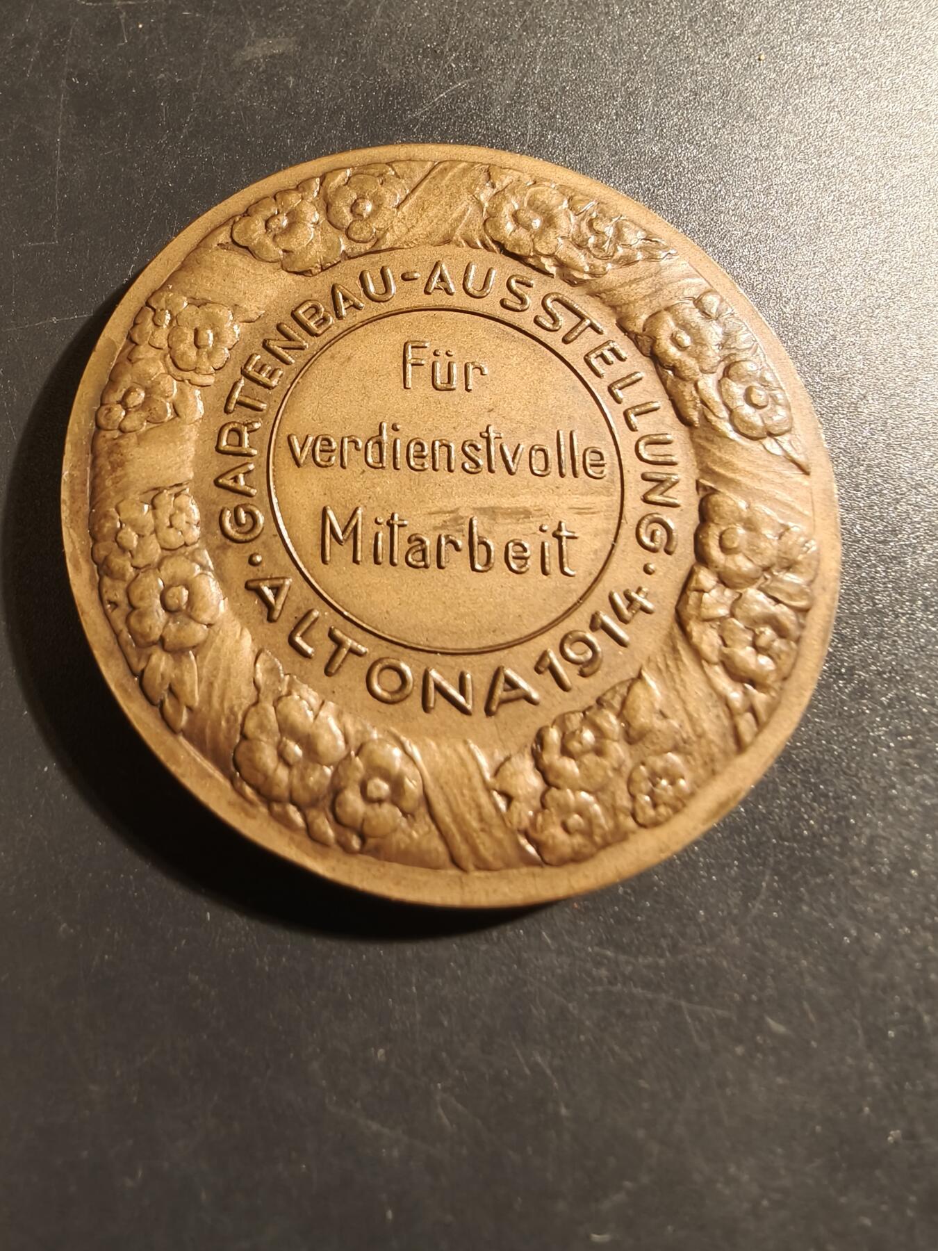 老王徽章第133期 德国1914年阿尔托纳市园艺展大铜章   直径50mm   重量57.8g